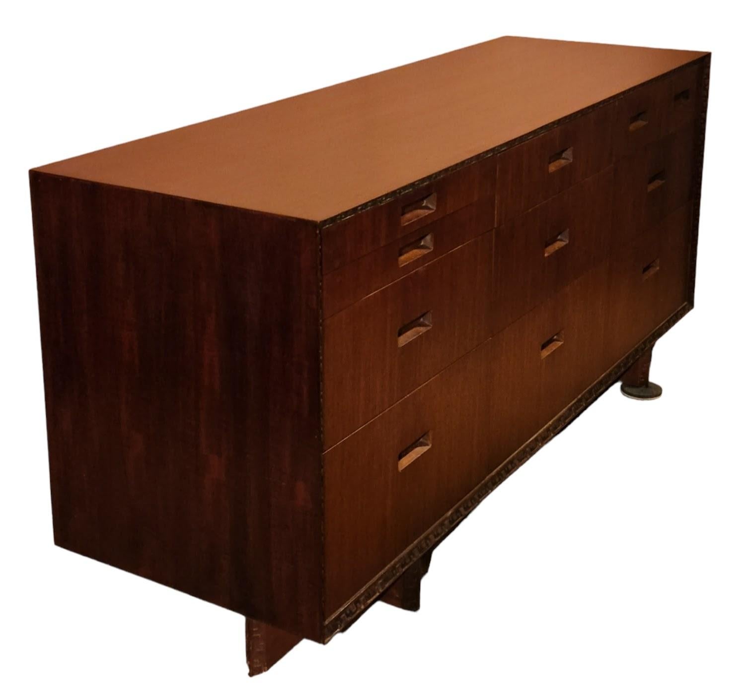 Arts and Crafts Frank Lloyd Wright Commode en acajou Buffet Taliesin Heritage Henredon 1955 en vente