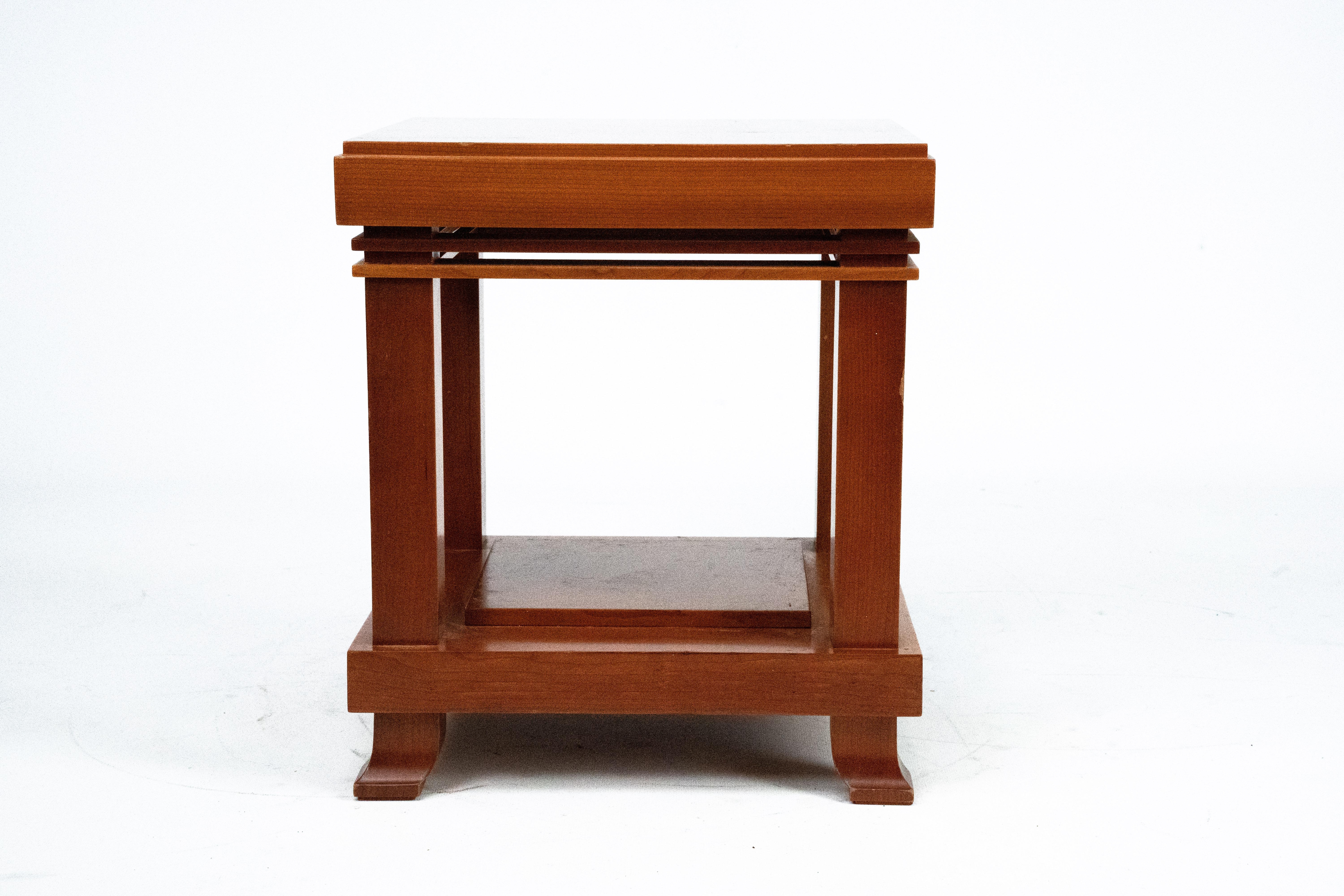 Mid-Century Modern Frank Lloyd Wright Robie Side Table for Cassina, limited edition. Italy 1989. en vente