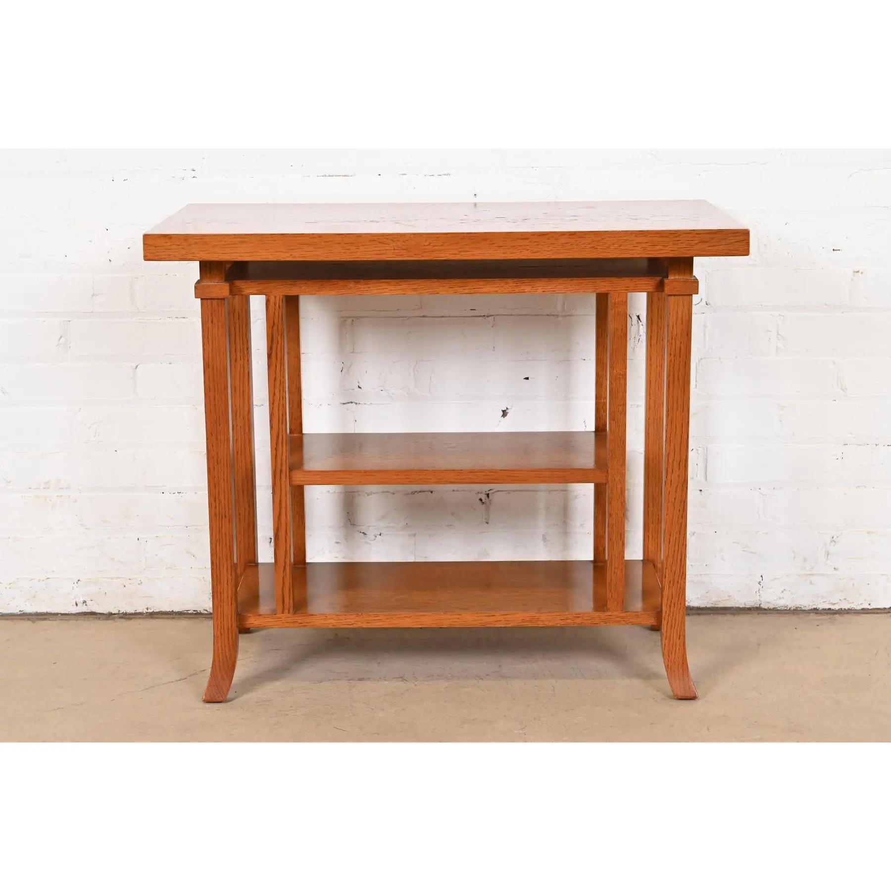 Frank Lloyd Wright Style Mission Oak Arts and Crafts Console or Side Table In Good Condition For Sale In South Bend, IN