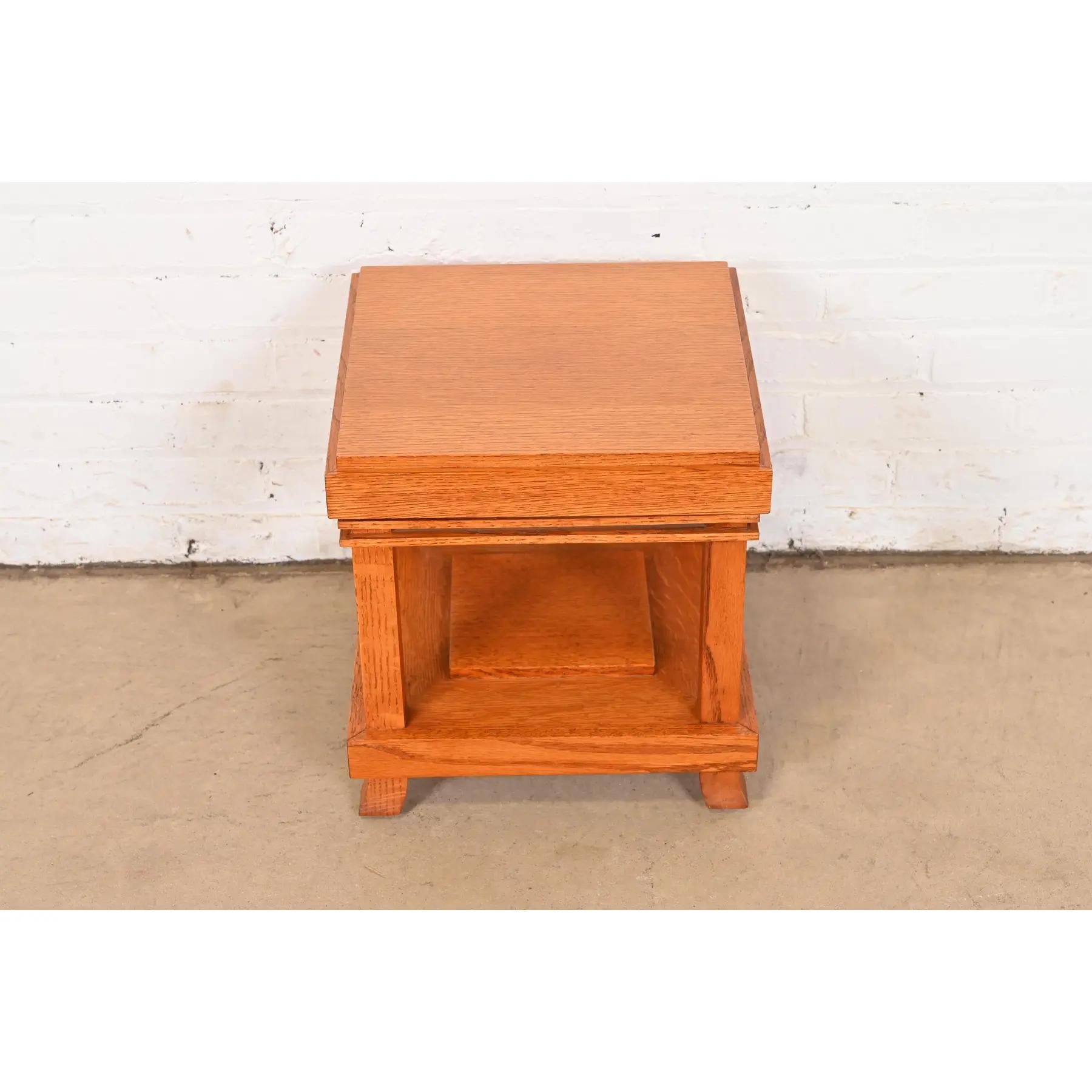 Frank Lloyd Wright Style Mission Oak Arts and Crafts Occasional Side Table In Good Condition In South Bend, IN
