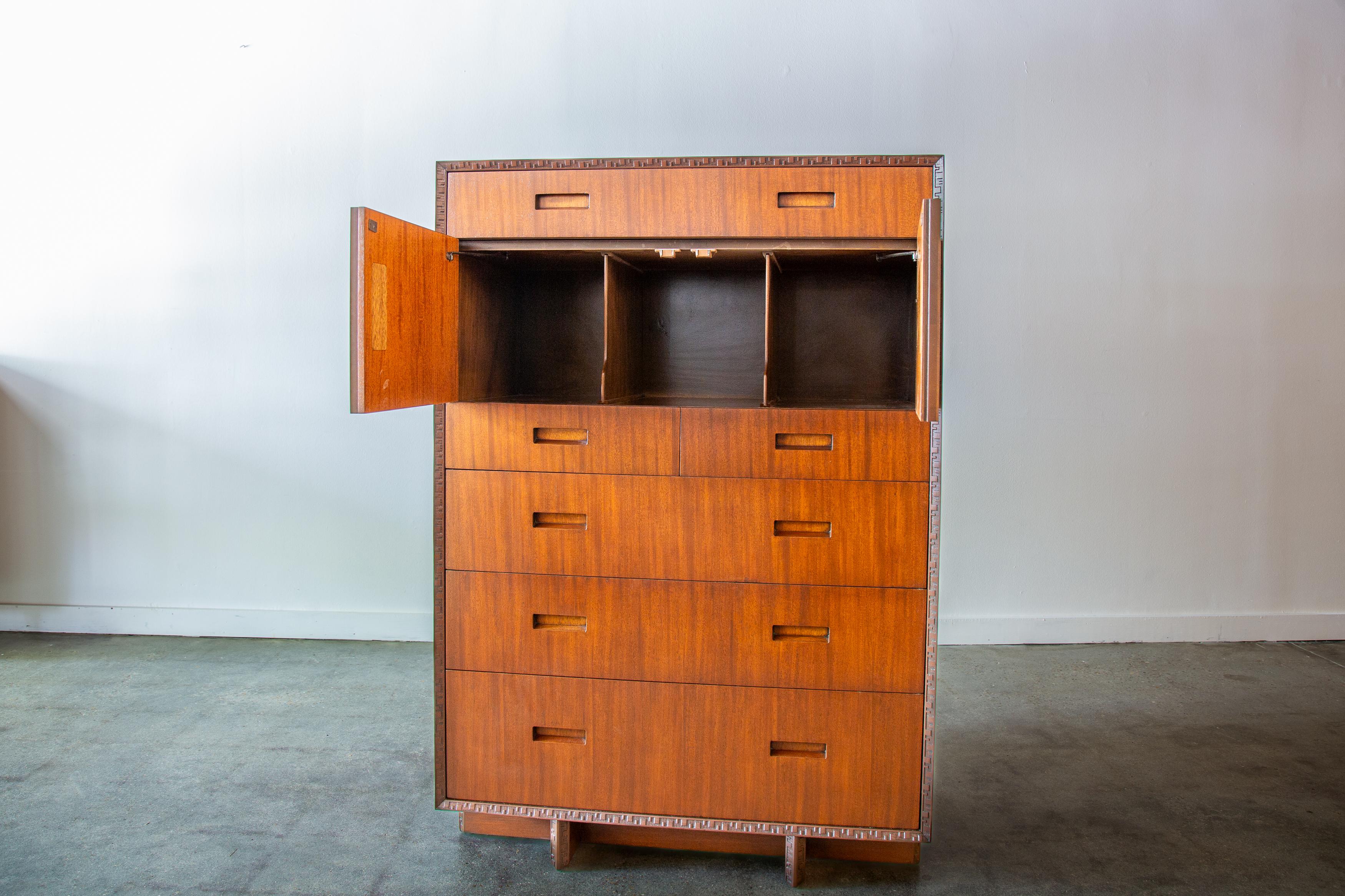 Frank Lloyd Wright Taliesin Chest of Drawers for Heritage Henredon Mahogany In Good Condition In Virginia Beach, VA