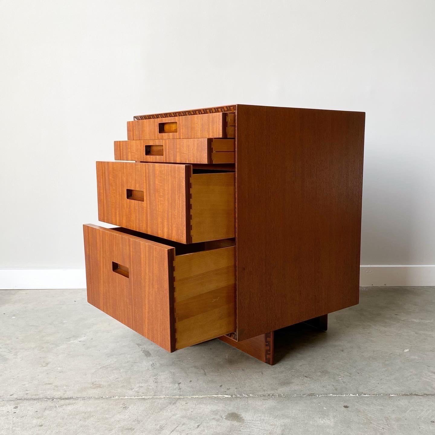 Frank Lloyd Wright Taliesin Chest of Drawers, Heritage Henredon In Good Condition For Sale In Raleigh, NC