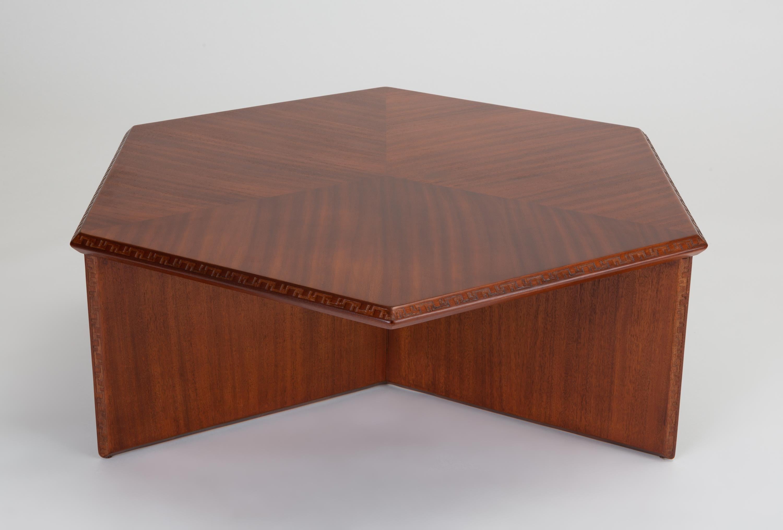 Frank Lloyd Wright “Taliesin” Coffee Table for Heritage-Henredon (Mitte des 20. Jahrhunderts)