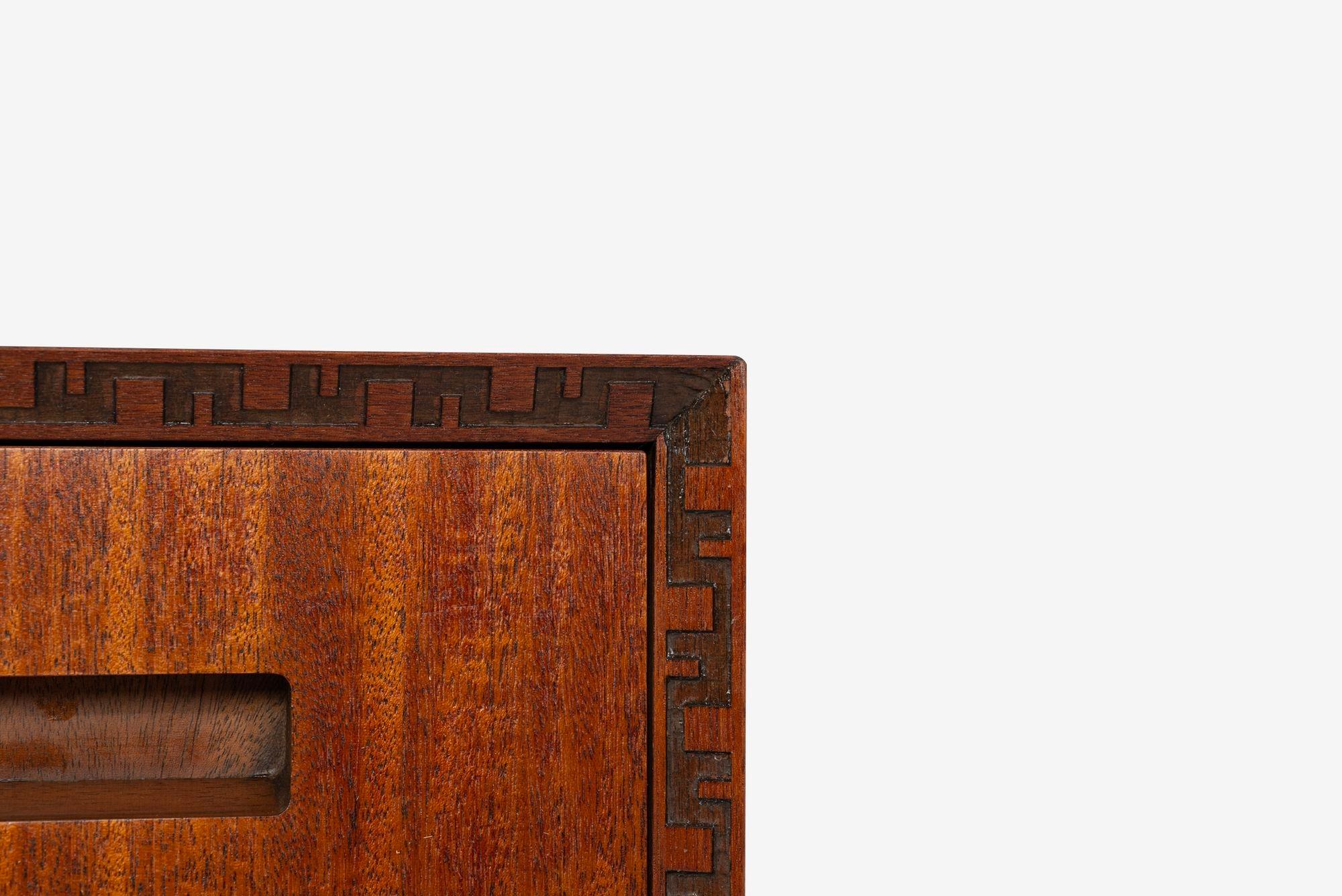 Appliqué Frank Lloyd Wright Taliesin Line Triple Dresser in Mahogany Wood 1955 For Sale