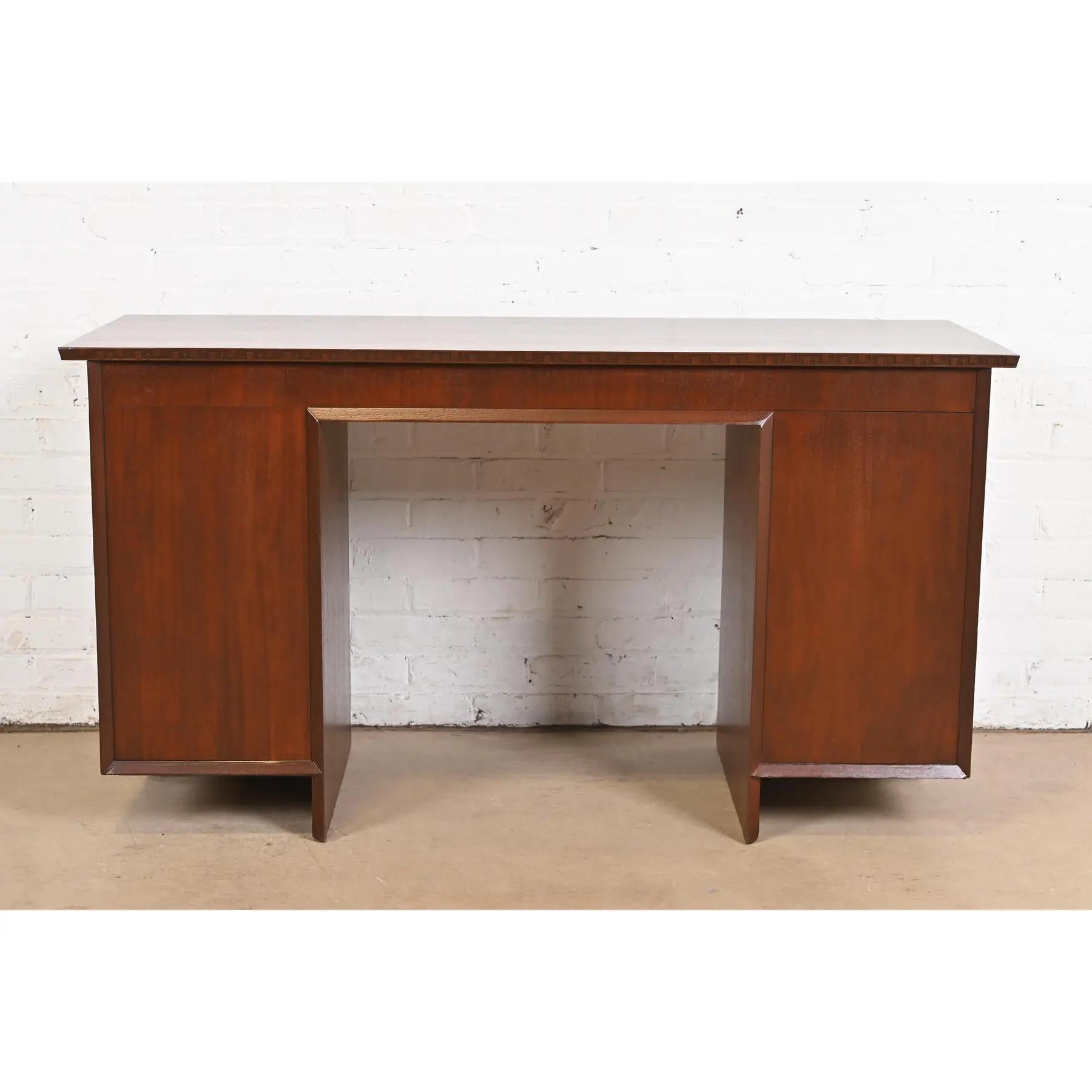 Schreibtisch aus Taliesin-Mahagoni mit doppeltem Sockel von Frank Lloyd Wright, neu lackiert im Angebot 5