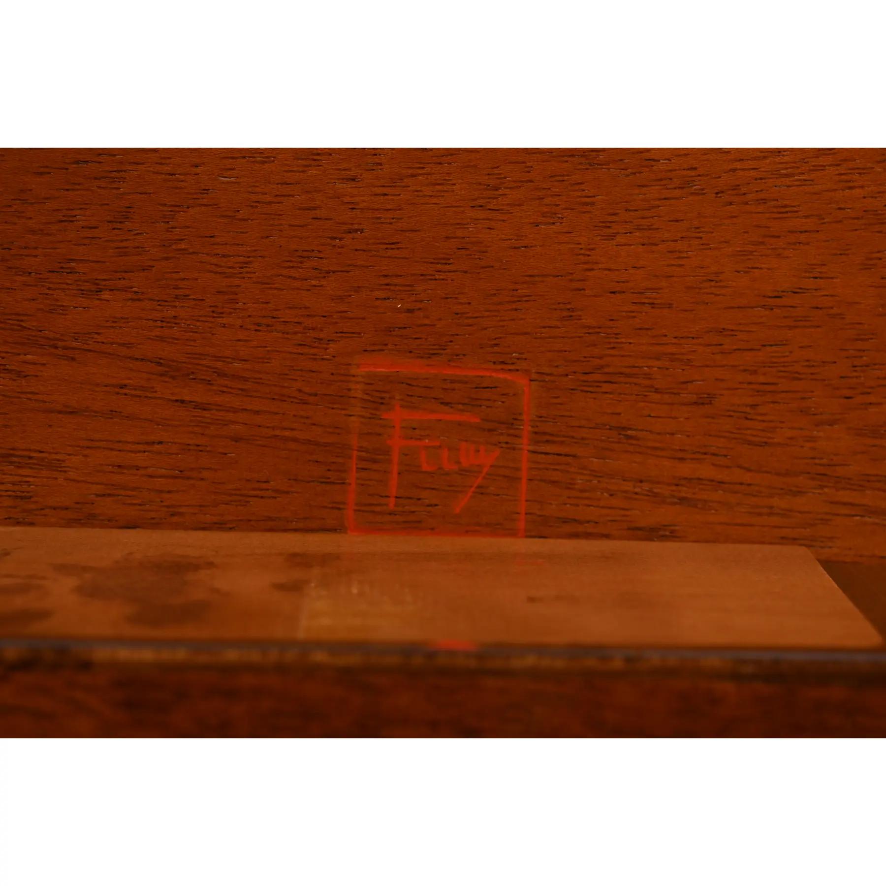Schreibtisch aus Taliesin-Mahagoni mit doppeltem Sockel von Frank Lloyd Wright, neu lackiert im Angebot 1
