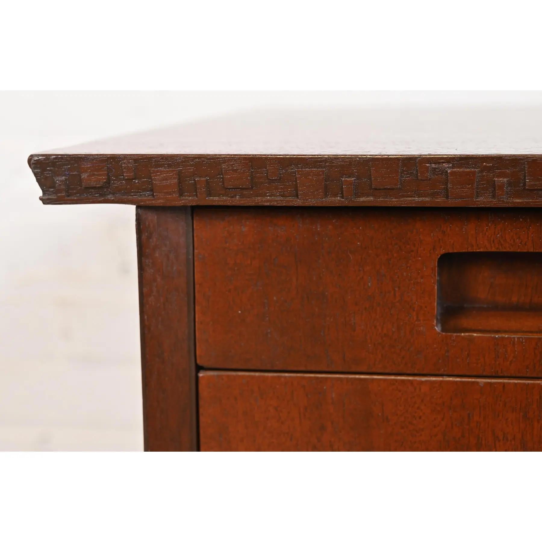 Schreibtisch aus Taliesin-Mahagoni mit doppeltem Sockel von Frank Lloyd Wright, neu lackiert im Angebot 2
