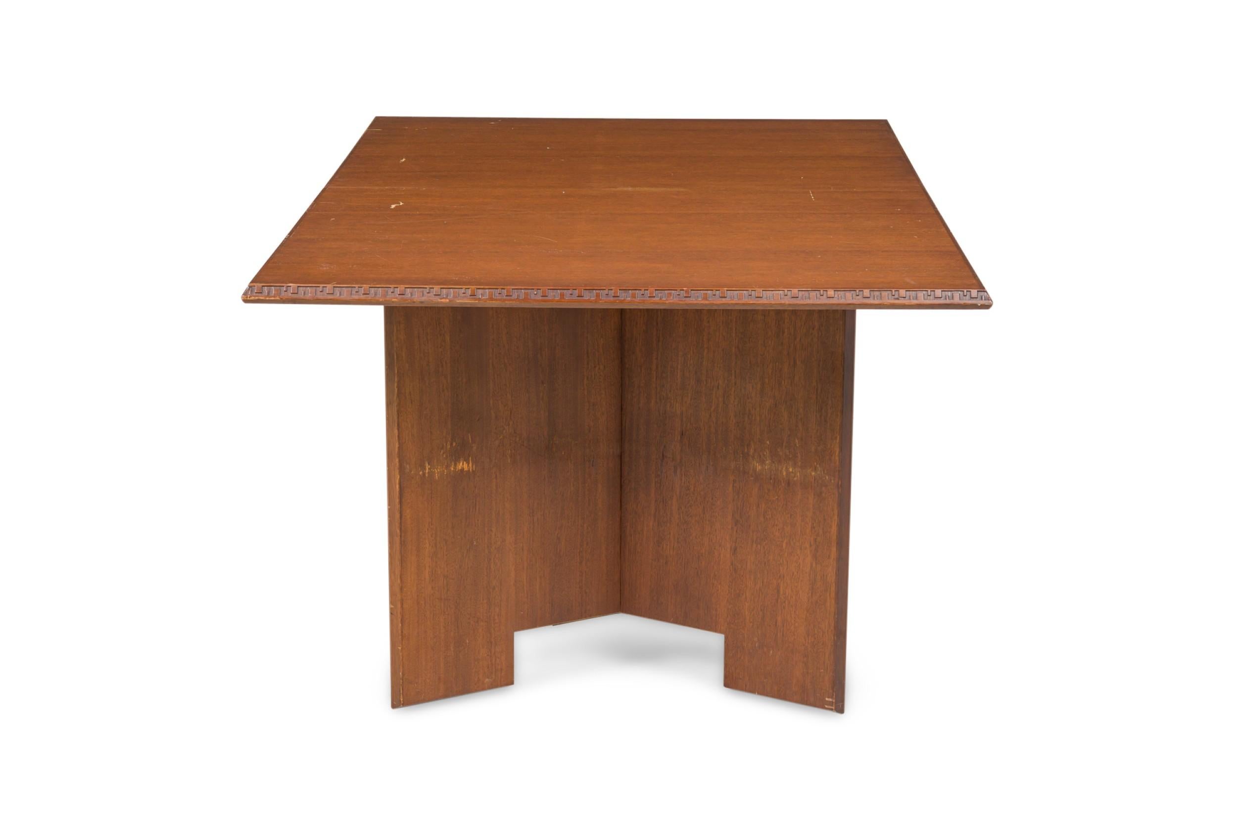Mid-Century Modern Frank Lloyd Wright Taliesin Mid-Century American Mahogany Extension Dining Table en vente