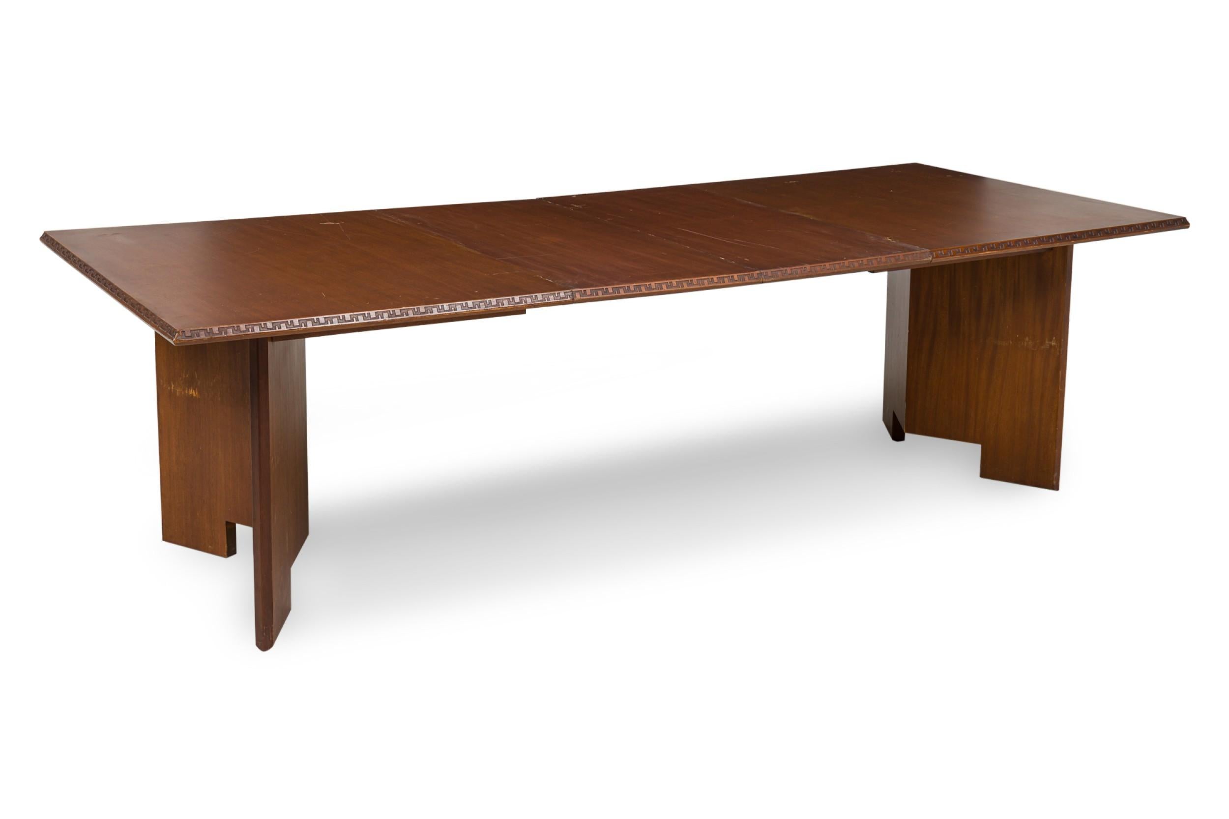 Frank Lloyd Wright Taliesin Mid-Century American Mahogany Extension Dining Table Bon état - En vente à Queens, NY