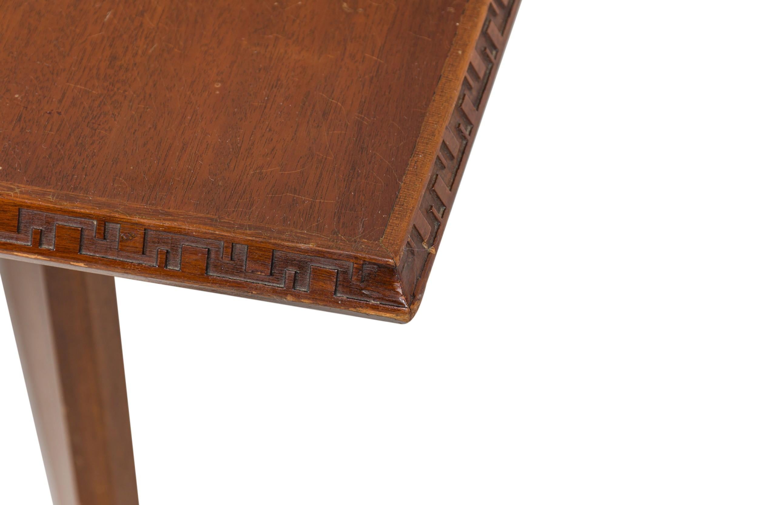 20ième siècle Frank Lloyd Wright Taliesin Mid-Century American Mahogany Extension Dining Table en vente