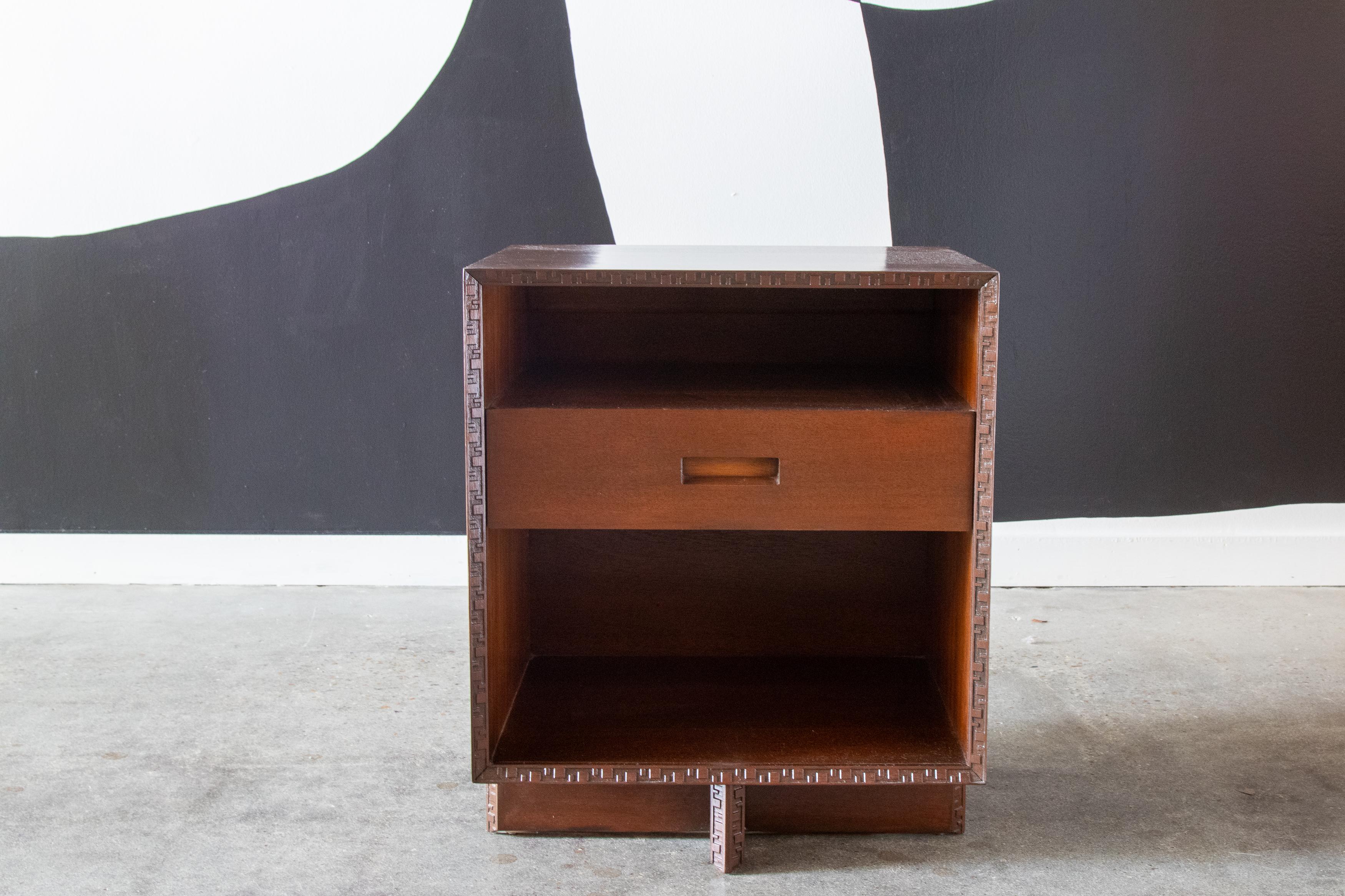 Frank Lloyd Wright Taliesin Nightstand End Table for Heritage Henredon Mahogany In Good Condition In Virginia Beach, VA