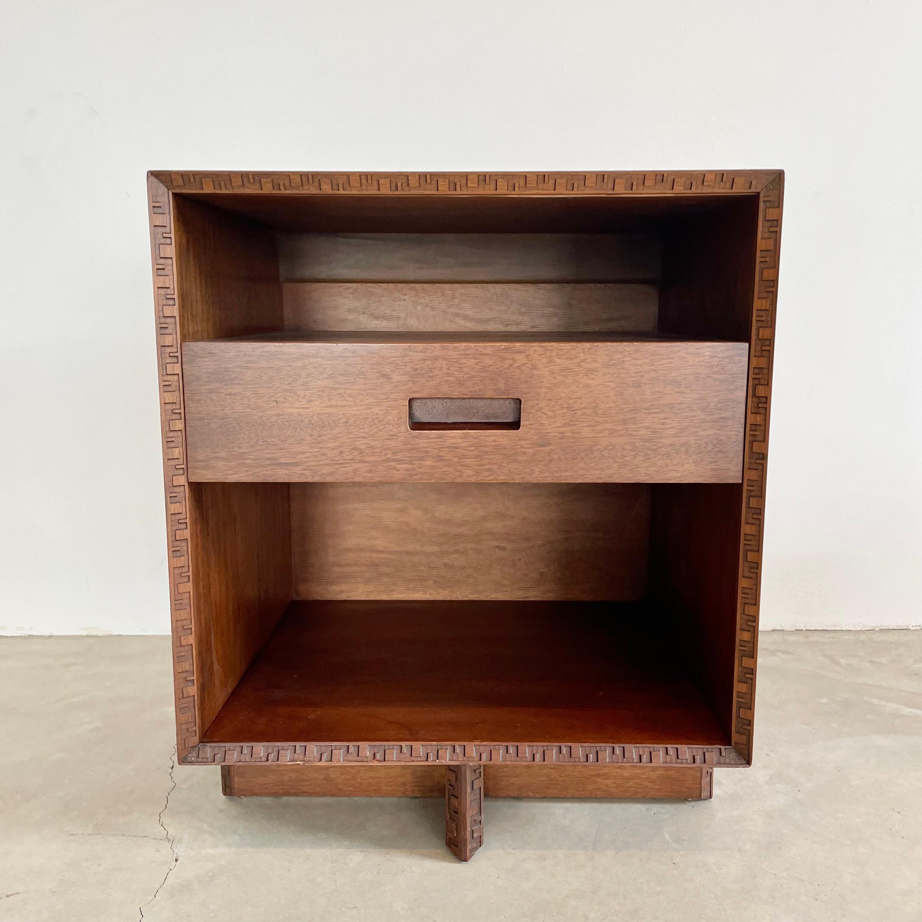 Mid-Century Modern Frank Lloyd Wright “Taliesin” Nightstand/Side Table for Heritage-Henredon, 1955 For Sale
