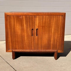 Frank Lloyd Wright Zwei Tür Mahagoni Schrank von Heritage Henredon