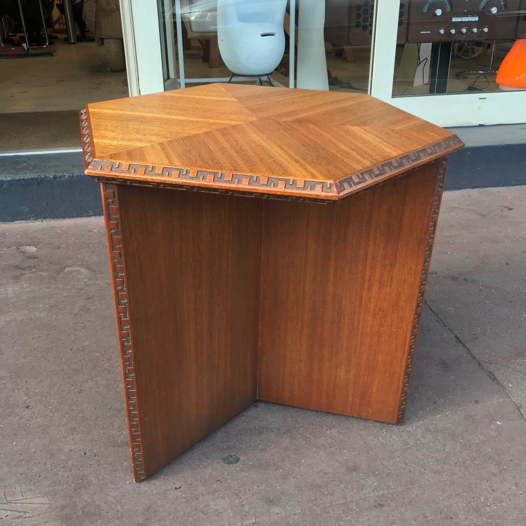 Frank Lloyd Wright Walnut Sideboard, 1950 In Excellent Condition In Saint Ouen, FR