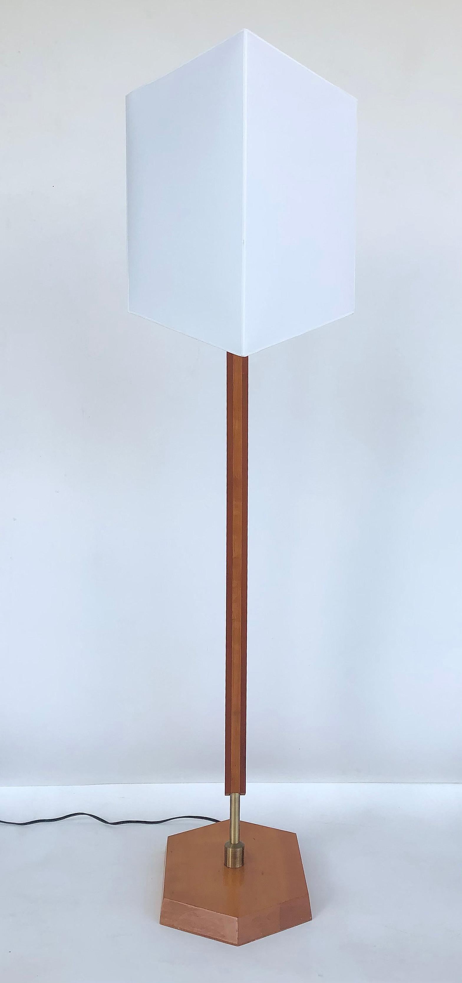 Frank Lloyd Wright Yamagiwa Taliesin floor lamp S2530

Offered for sale is a Frank Lloyd Wright Yamagiwa Taliesin S2530 floor lamp with a wooden frame and white fabric shade on a hexagonal base. This rare and authentic Yamagiwa floor lamp for the