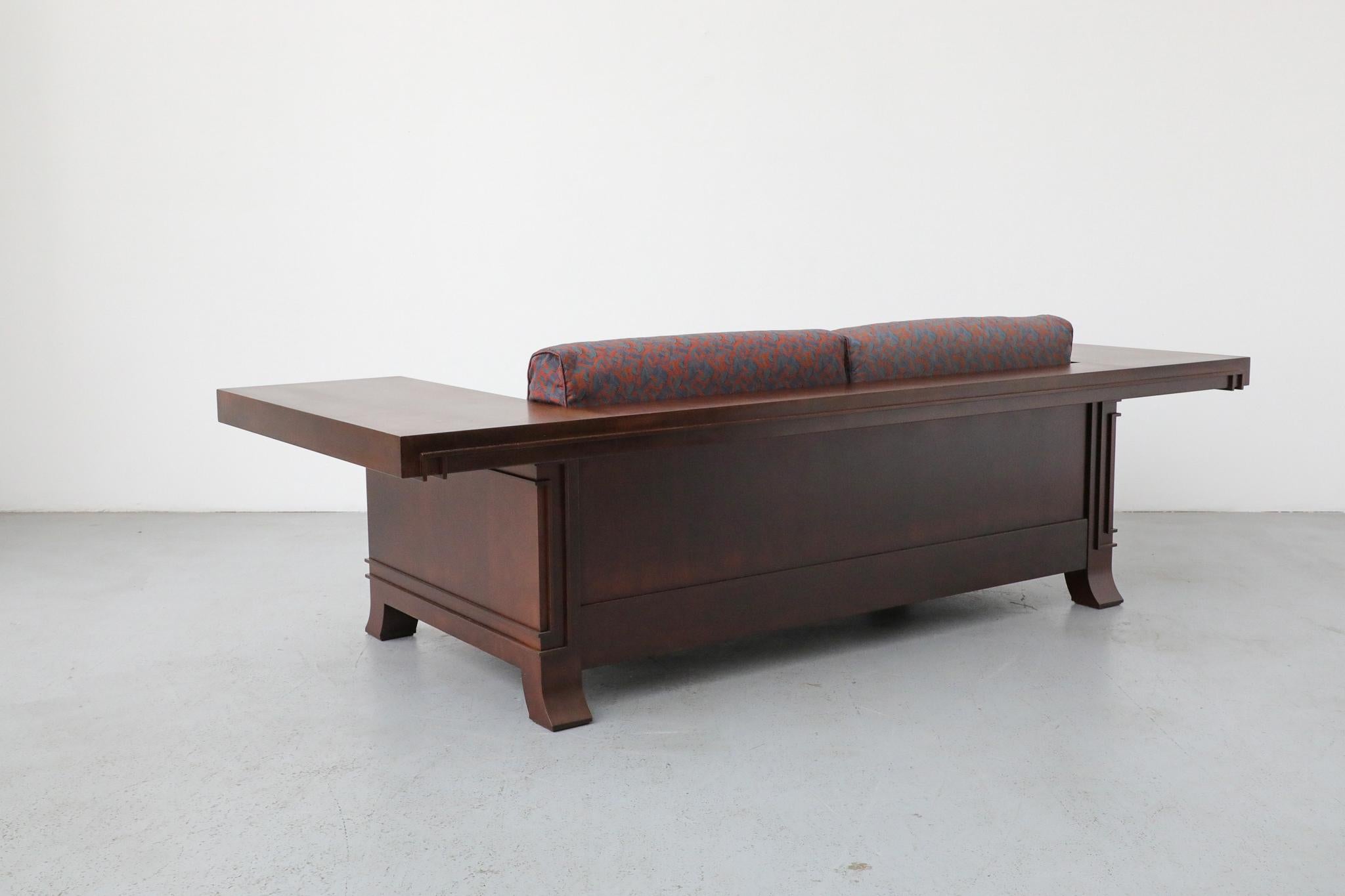 Italiano Divano Robie 3 di Frank Loyd Wright in ciliegio tinto noce di Cassina, 1989 in vendita