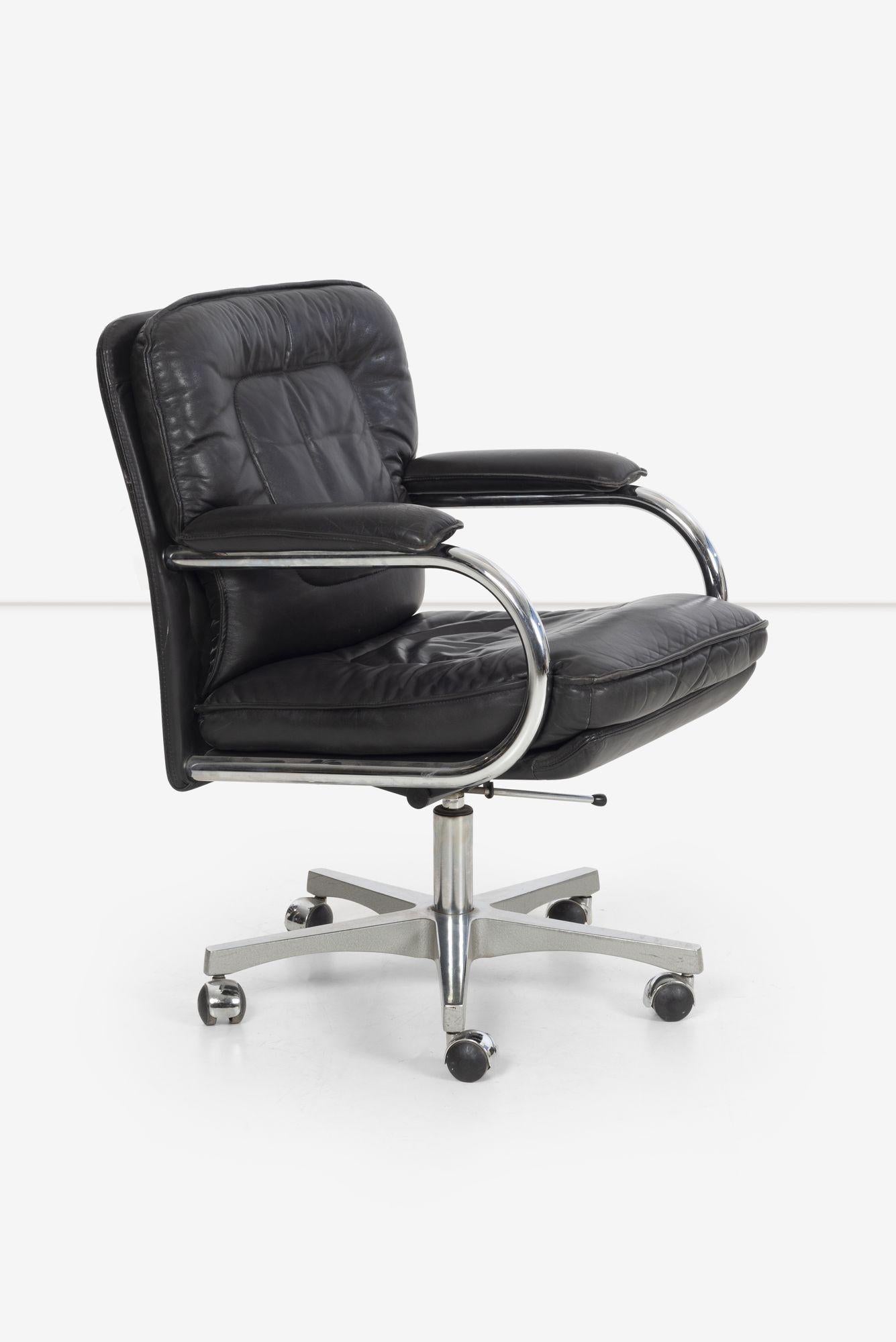 Moderne Chaise de bureau en cuir Frank Mariani en vente