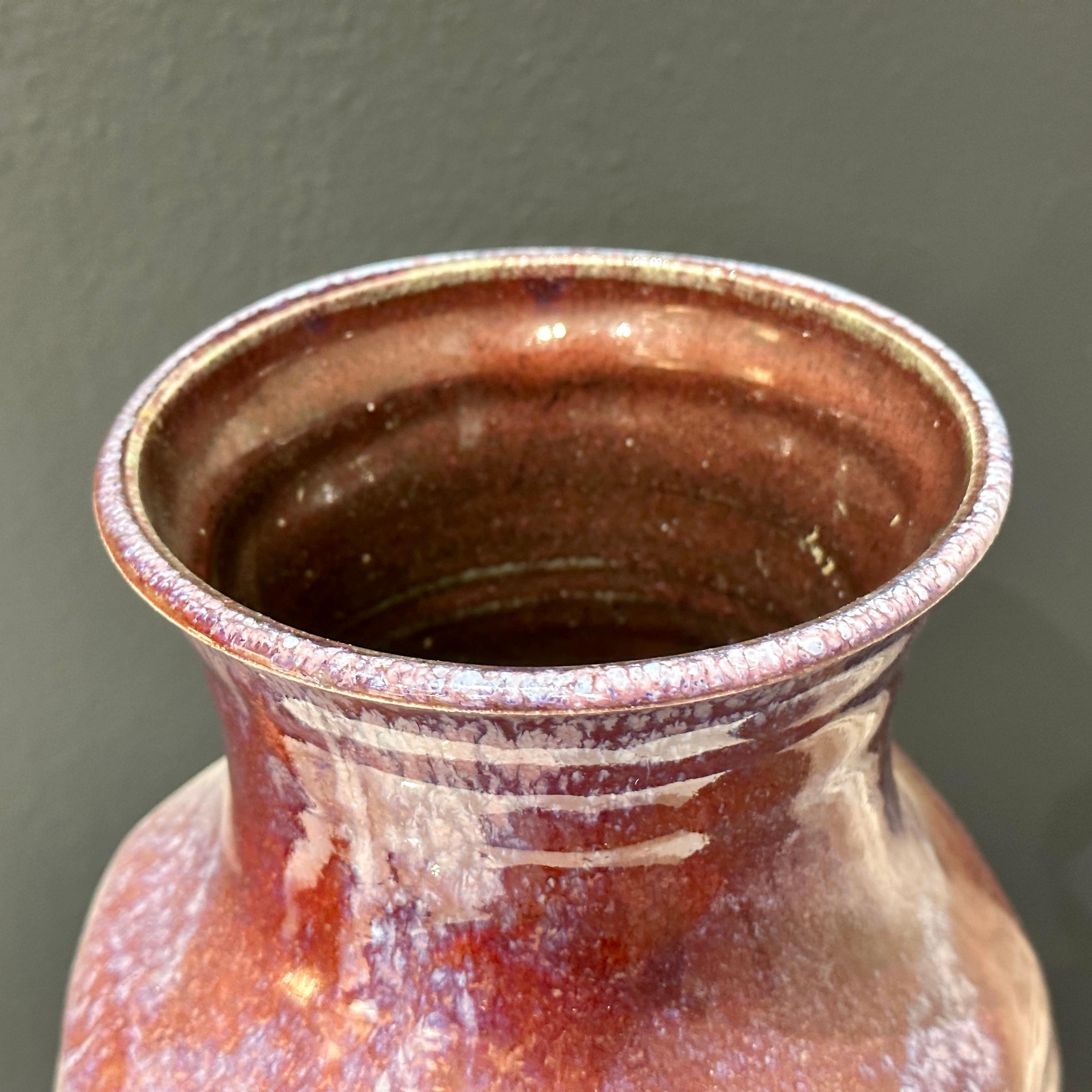 Frank Matranga Manhattan Beach California Pottery Spiral Design Vase ca 1970s In Good Condition For Sale In Cathedral City, CA