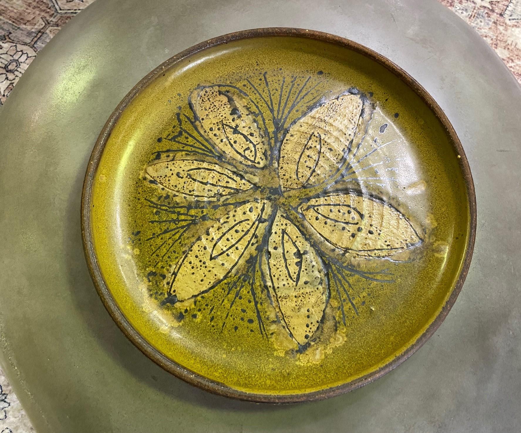 A fabulous modern pottery bowl by famed Southern California potter artist Frank Matranga. The bowl is beautifully handcrafted and hand-painted.

Matranga studied with F. Carlton Ball and Susan Peterson in the 1960s and spent two years under the