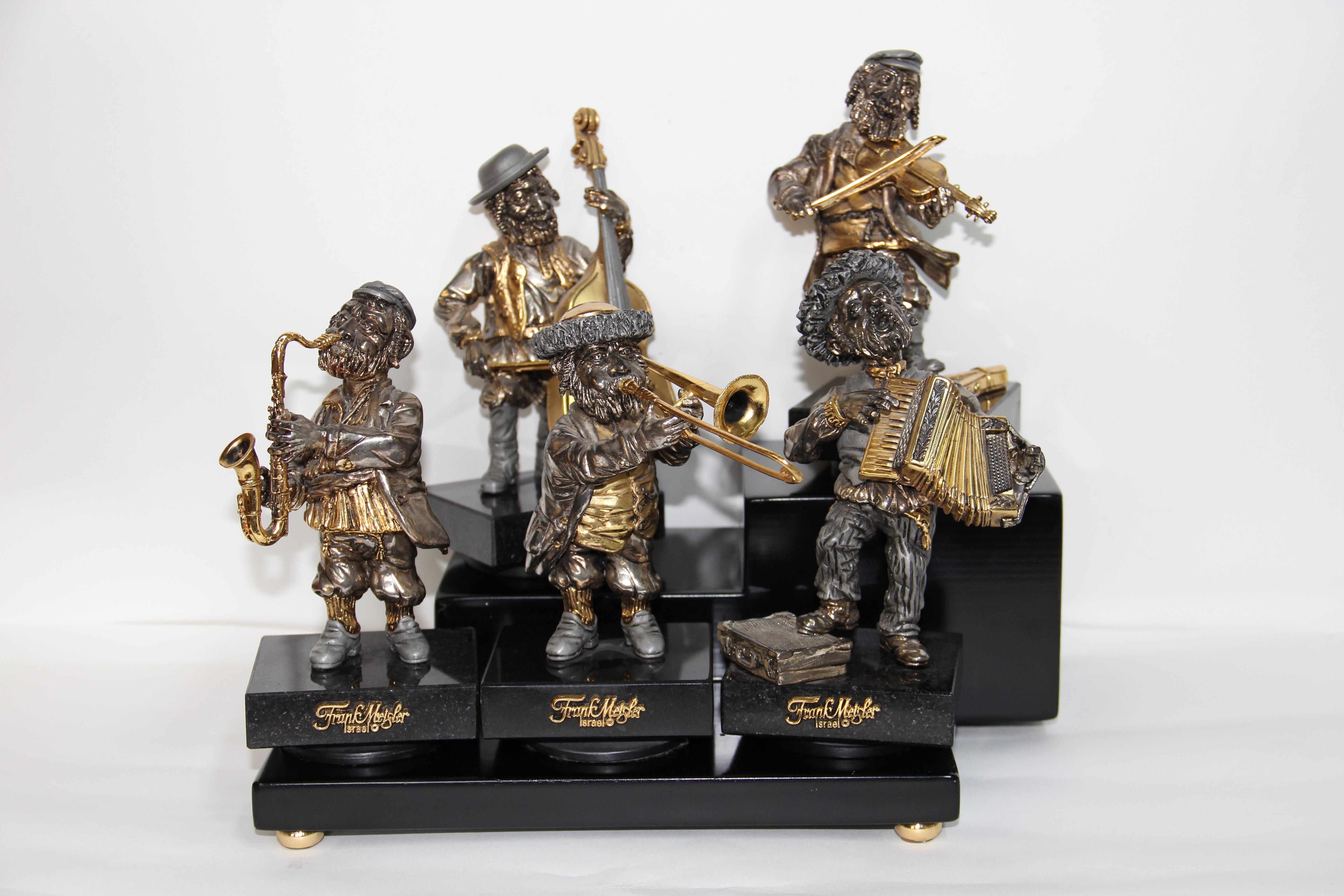 Extremely decorative figures group of the well-known artist Frank Meisler.

Metal, probably silver plated and gilded.
Musician band consisting of five figures.
Including pedestal.

Average height including socle about 170mm.

Some