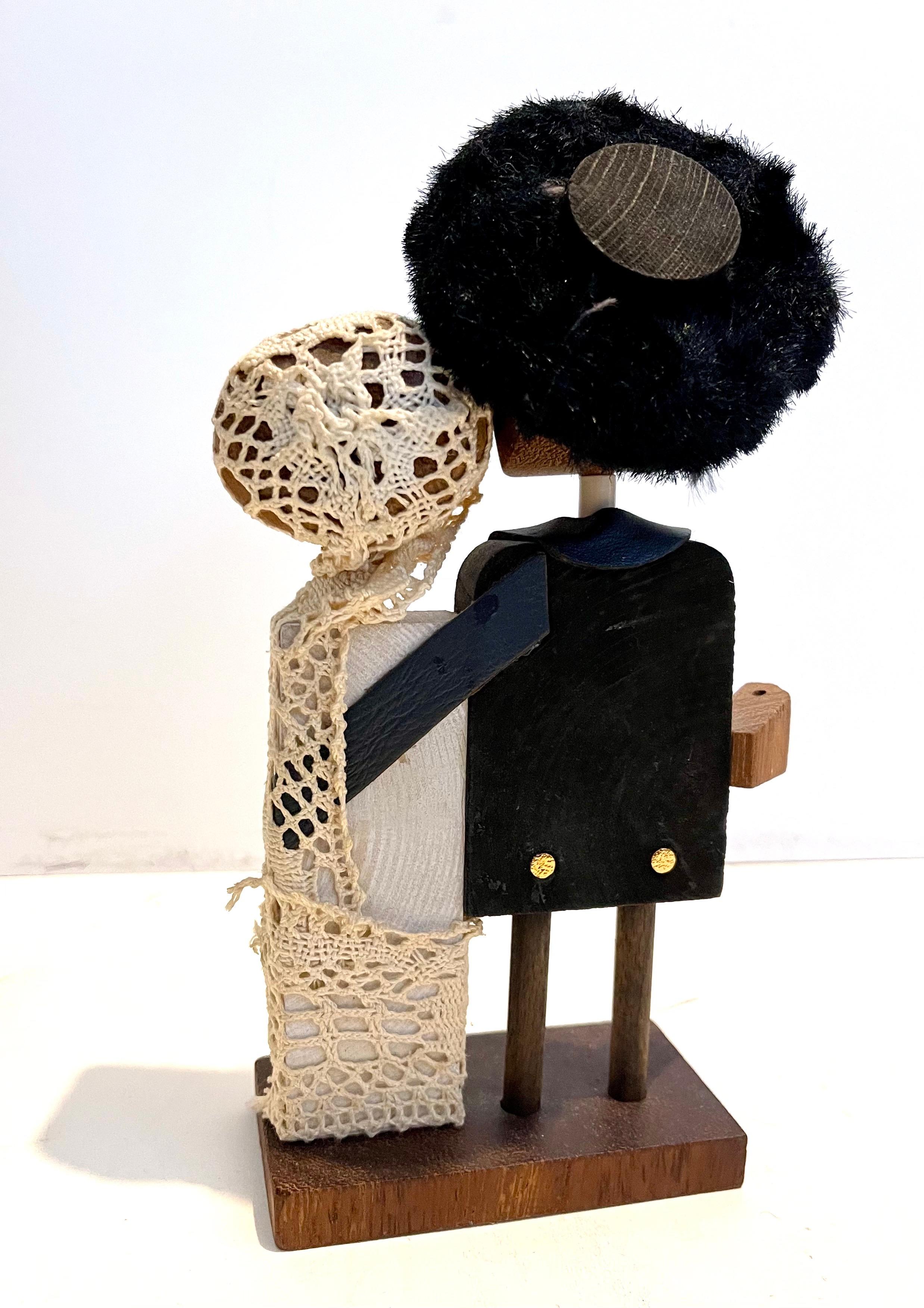 Seltene Vintage Hasidic Hochzeit Jerusalem Holz Judaica Kunstskulptur Frank Meisler, Judaica im Angebot 3