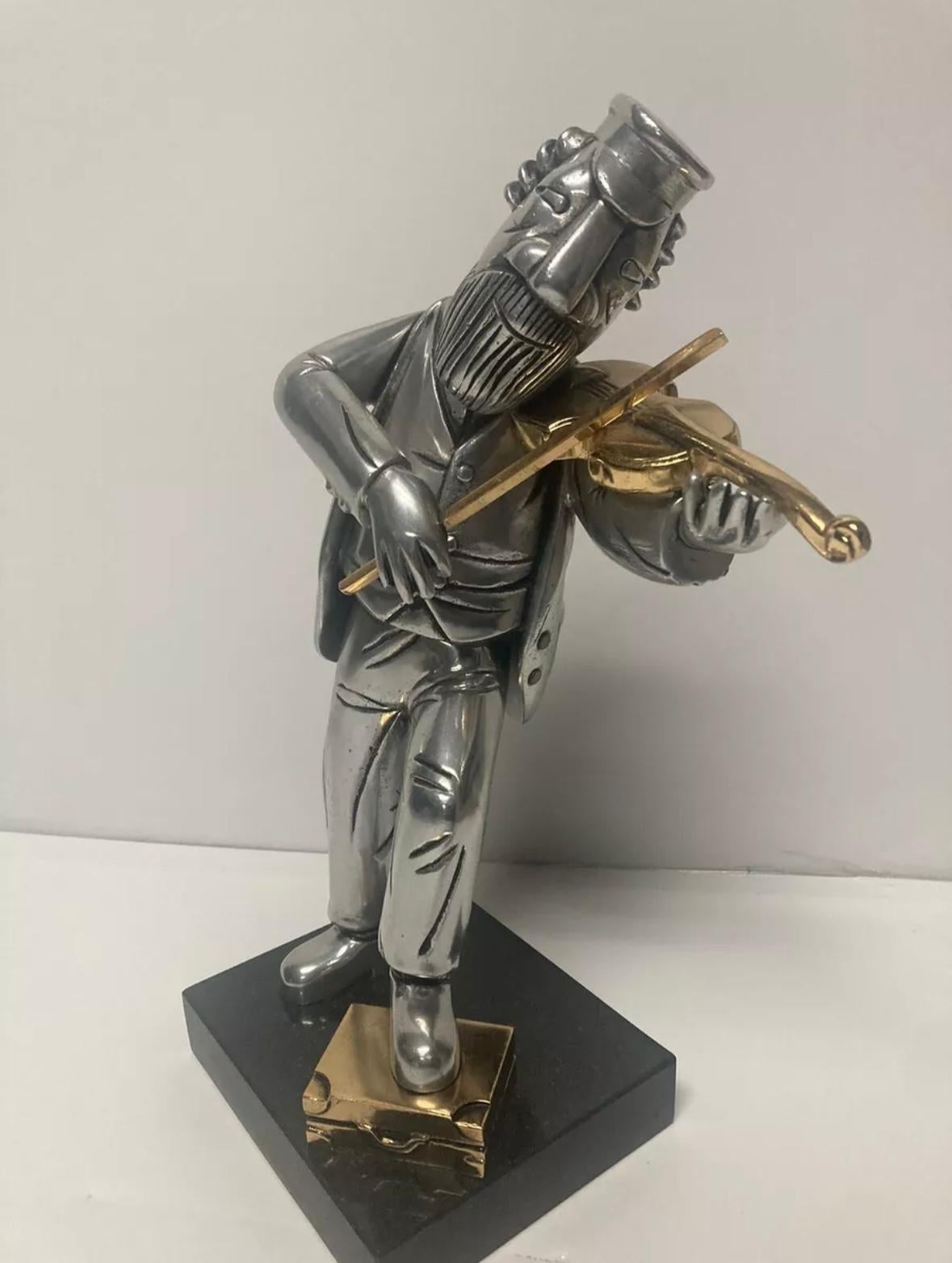 Frank Meisler Israeli Judaica Rabbi Klezmer Violinist Sculpture. In good condition measures 14x6