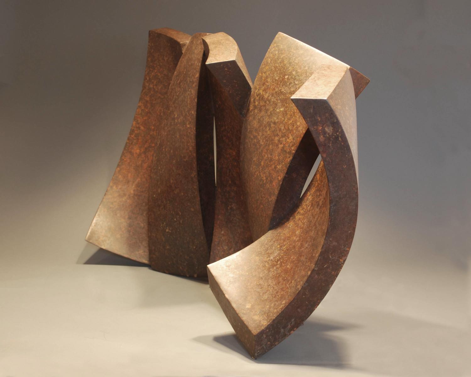 Sculpture en acier Running Dialog - Marron Abstract Sculpture par Frank Morbillo