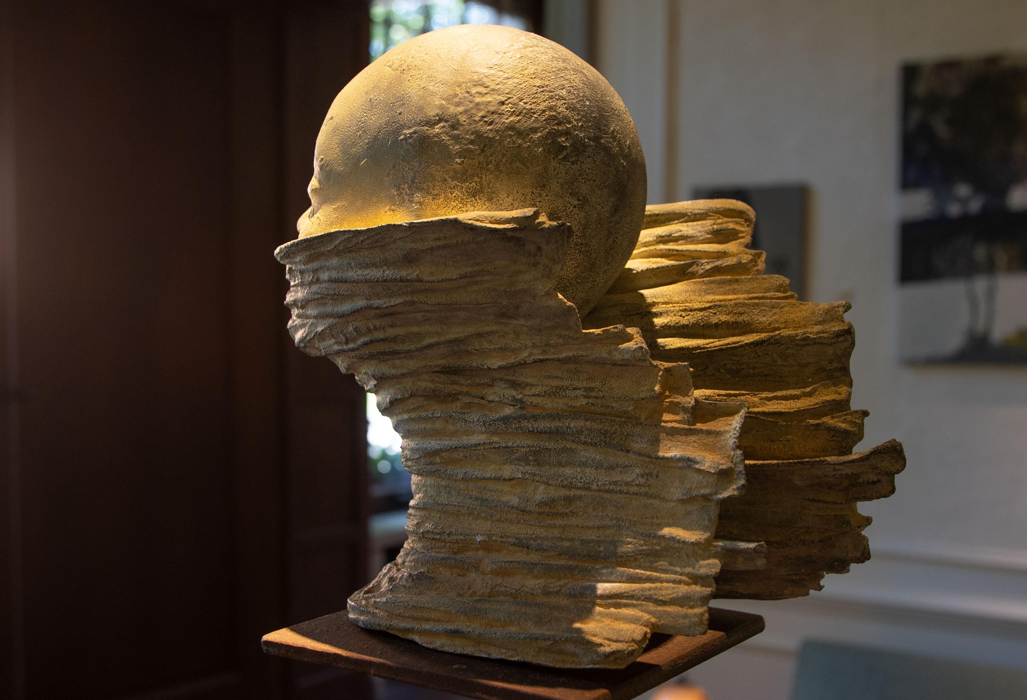 Bronze head artwork, called 'Unspoken words' - Gold Figurative Sculpture by Frank Mortier
