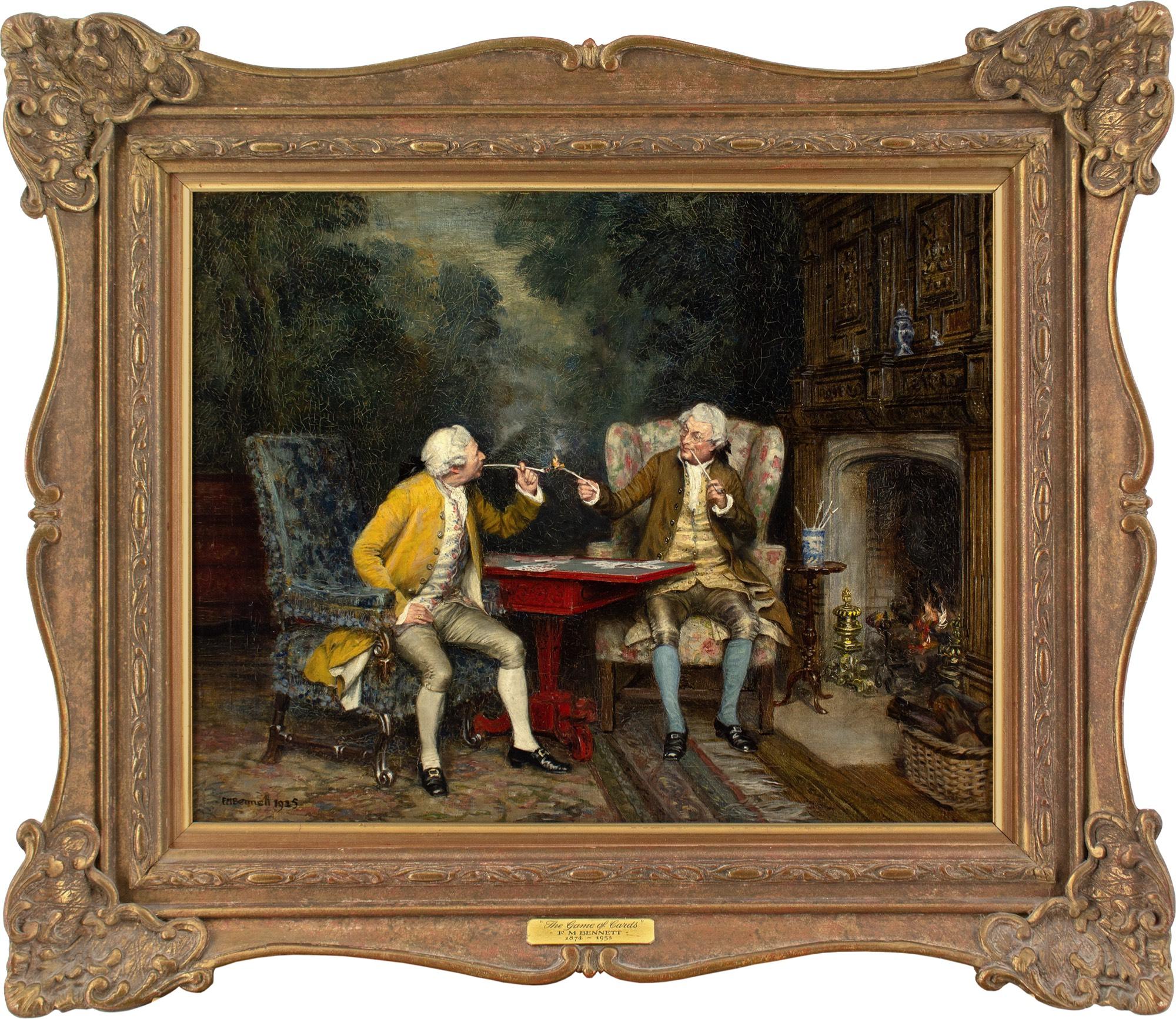 Dieses schöne Ölgemälde des britischen Künstlers Frank Moss Bennett (1874-1952) aus dem frühen 20. Jahrhundert zeigt zwei Herren in Perücken, die an einem Feuer Karten spielen.

Frank Moss Bennett war ein bedeutender Maler von Porträts, Architektur