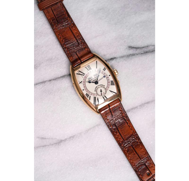 Aquí tienes un Frank Muller vintage con número de referencia 7501 triple calendario automático de oro amarillo de 18 quilates de la década de 1990. Viene con su documentación original Guarda muy bien la hora y es totalmente funcional. Las medidas