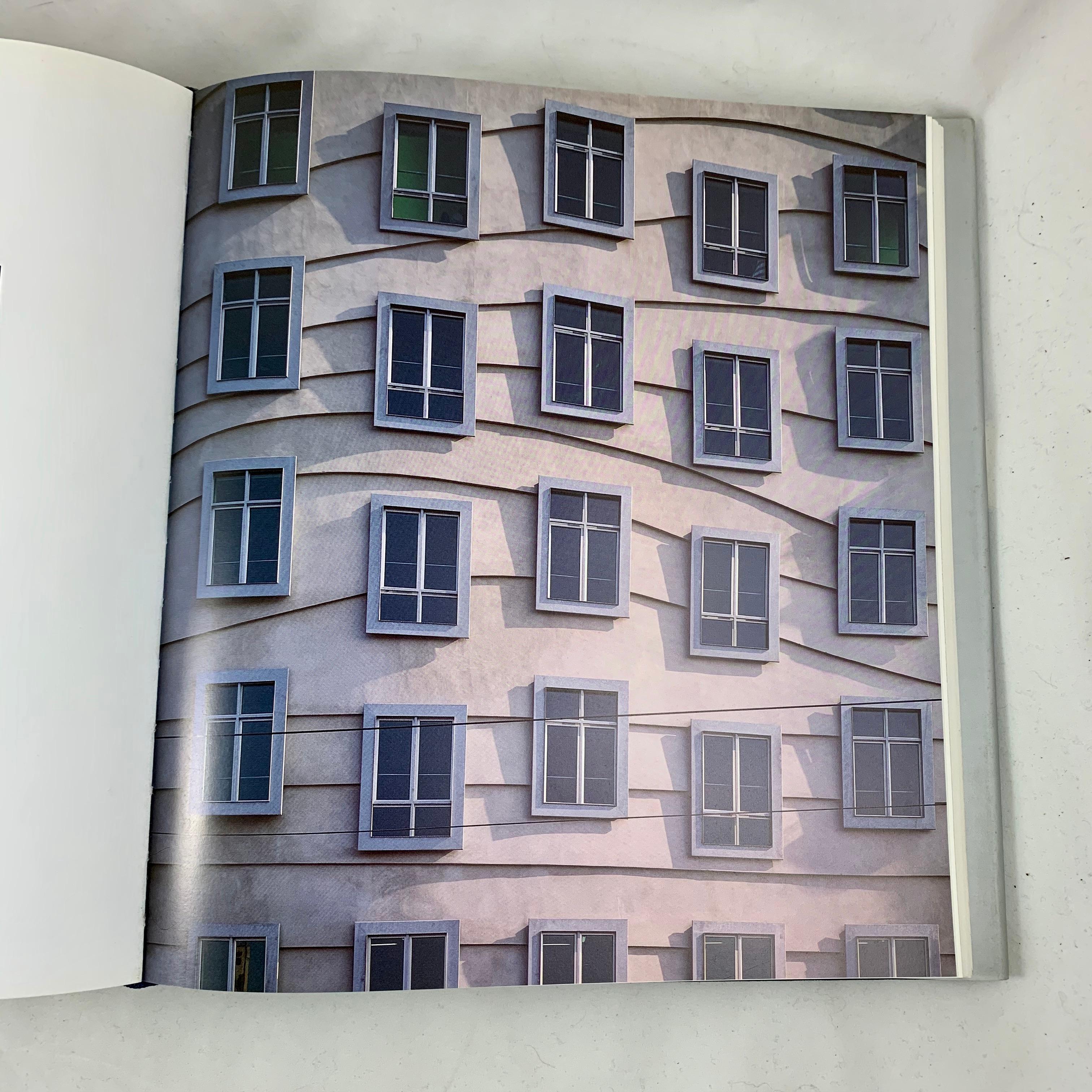 Frank O Gehry:: Das Gesamtwerk von Francesco Dal Co. Modernes Architekturbuch (amerikanisch) im Angebot