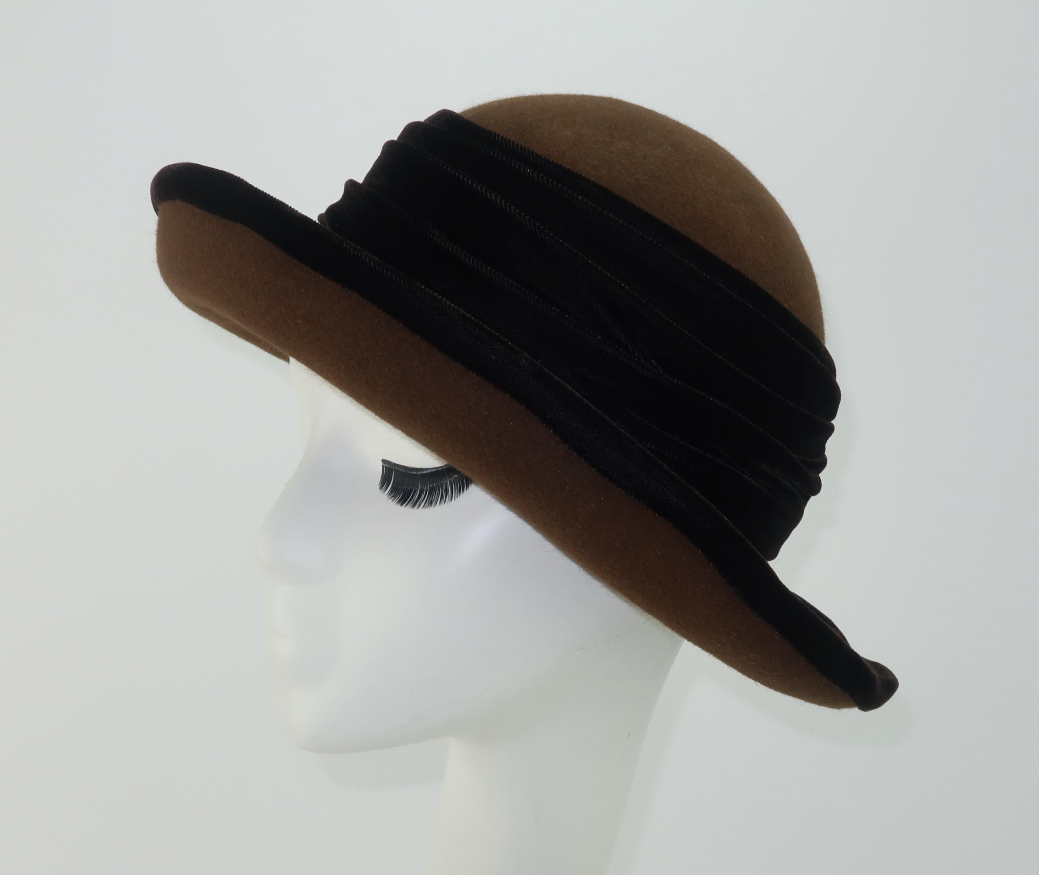 Late 20th century Frank Olive brown wool kettle brim hat with dark brown velvet trim and ruched band.  The interior rim is lined in hot pink grosgrain ribbon, a Frank Olive hallmark.  The classic hat has a definitive Annie Hall style and is perfect