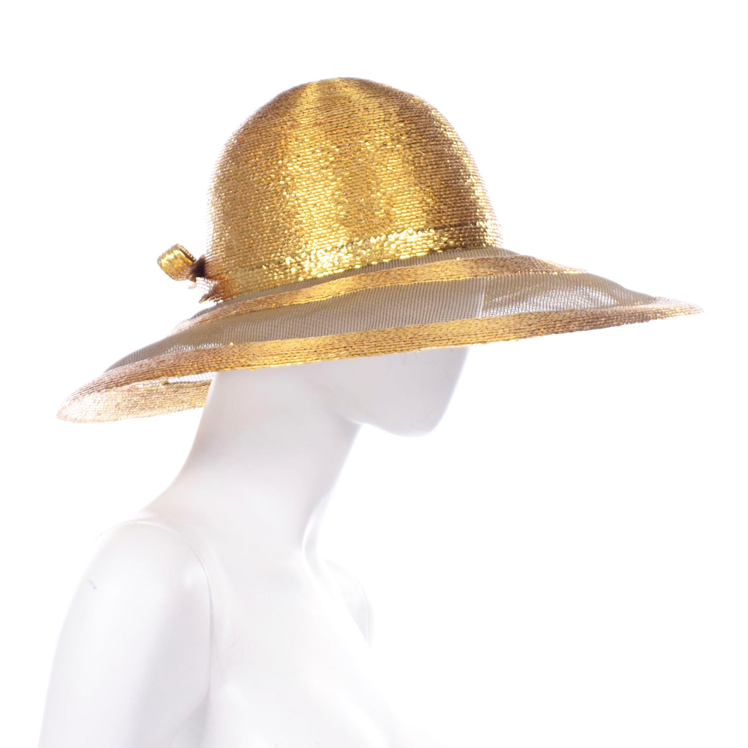 Or Frank Olive - Chapeau à large bord en paille et maille tissée dorée avec nœud, vintage en vente