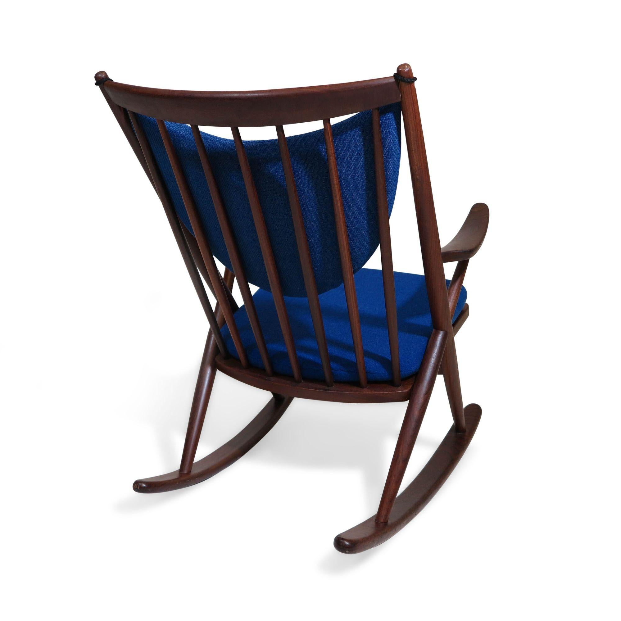 Danois Frank Reenskaug pour Bramin fauteuil à bascule danois en teck en vente