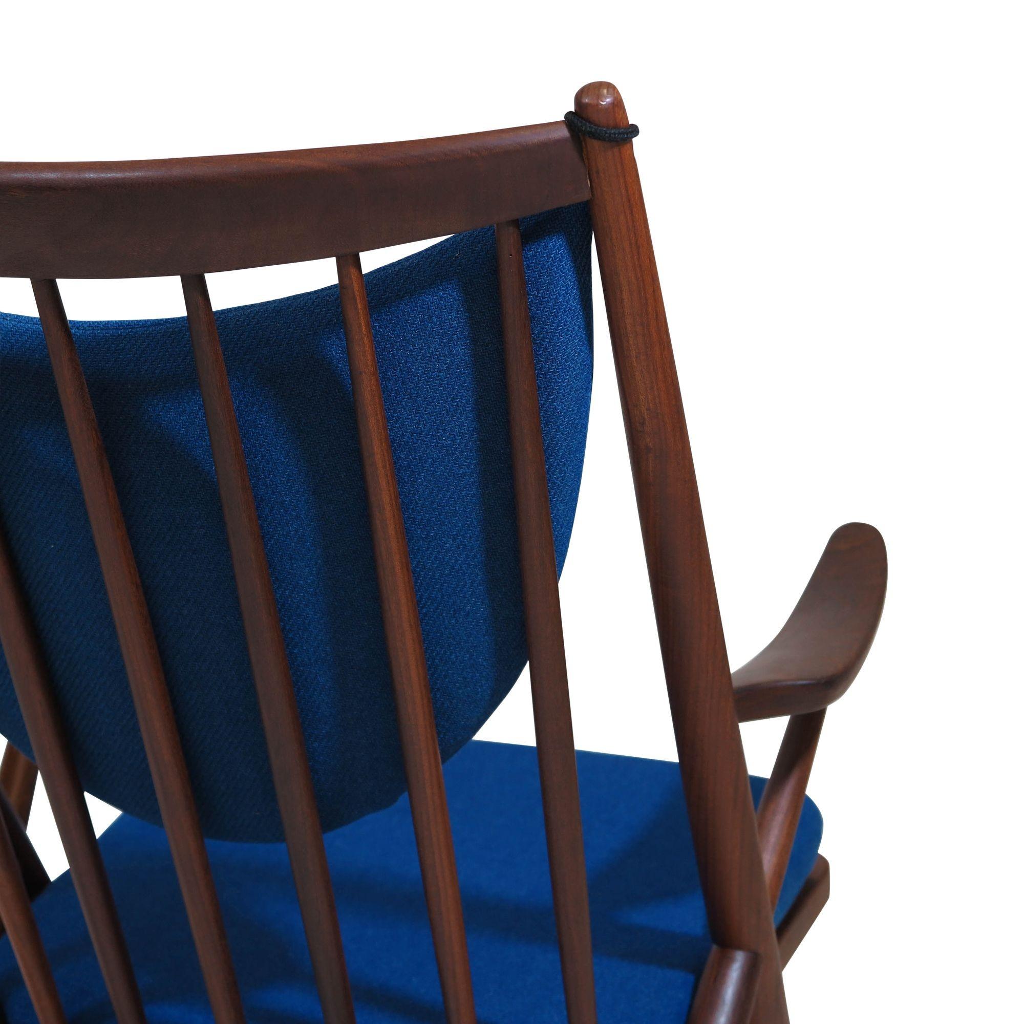 Noyer Frank Reenskaug pour Bramin fauteuil à bascule danois en teck en vente