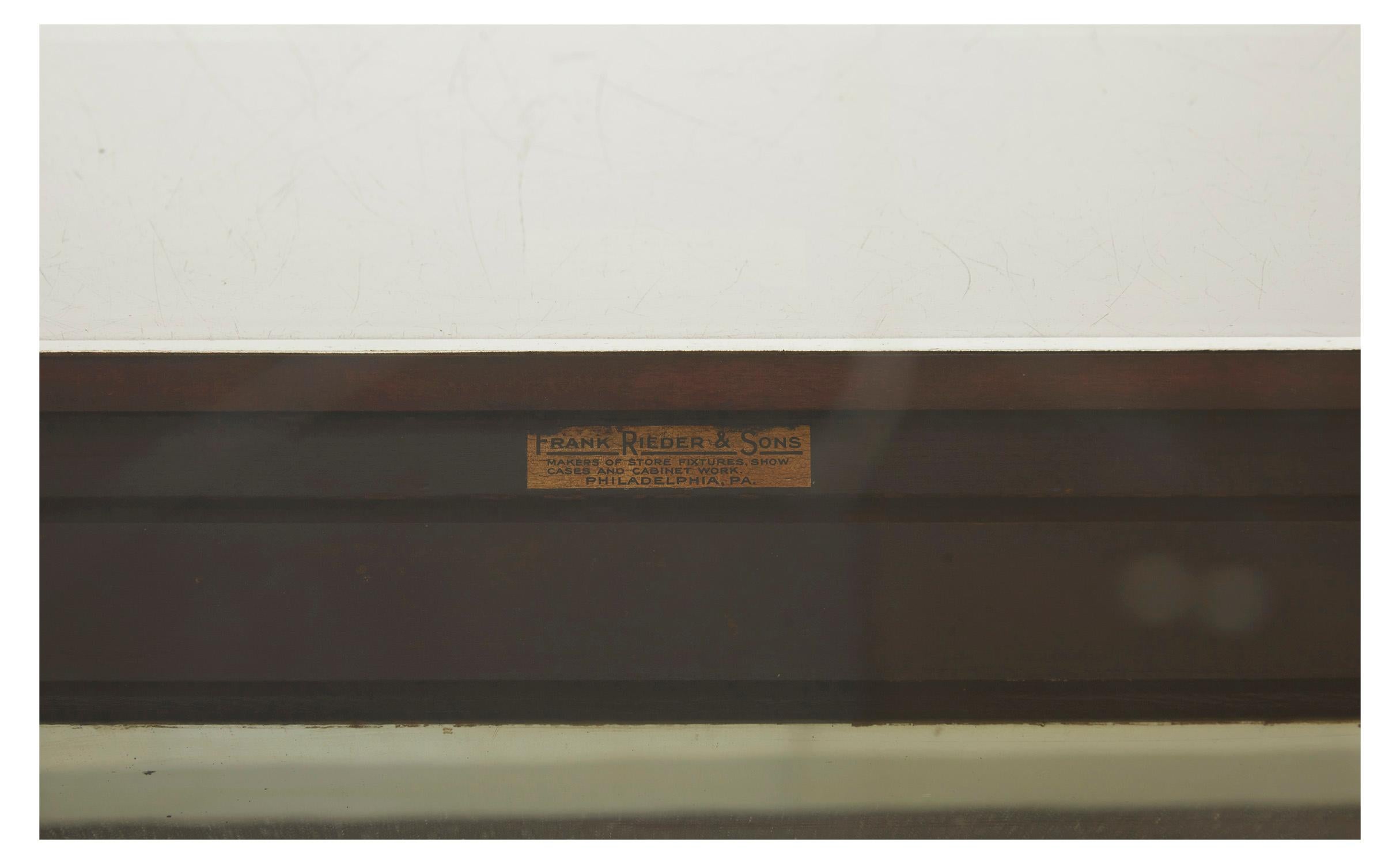Frank Rieder & Sons Display Case with Mirrored Back Panels In Good Condition For Sale In Chicago, IL