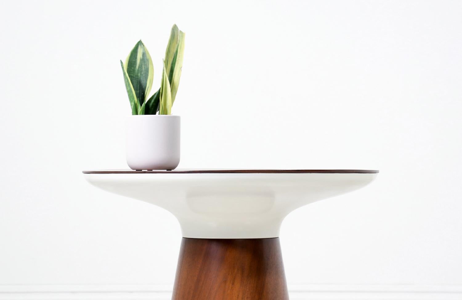 Mid-20th Century Expertly Restored - Frank Rohloff Tulip Walnut Side Table for Brown Saltman  For Sale