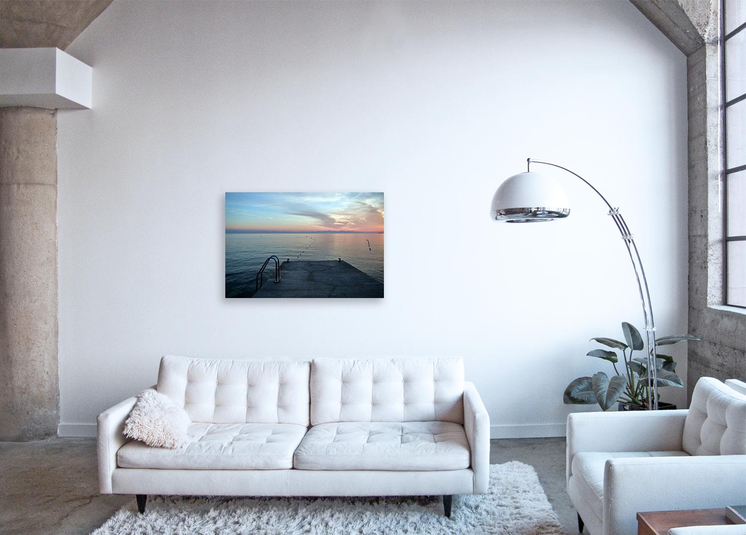 Faszinierende großformatige Fotografie aus der Seascape-Serie des Künstlers, einer Reihe von Werken, die die taktilen Oberflächen und die monochromatische Natur von Meereswasser und Sonnenuntergängen einfangen 

Mittelmeer-Dip von Frank Schott

48 x