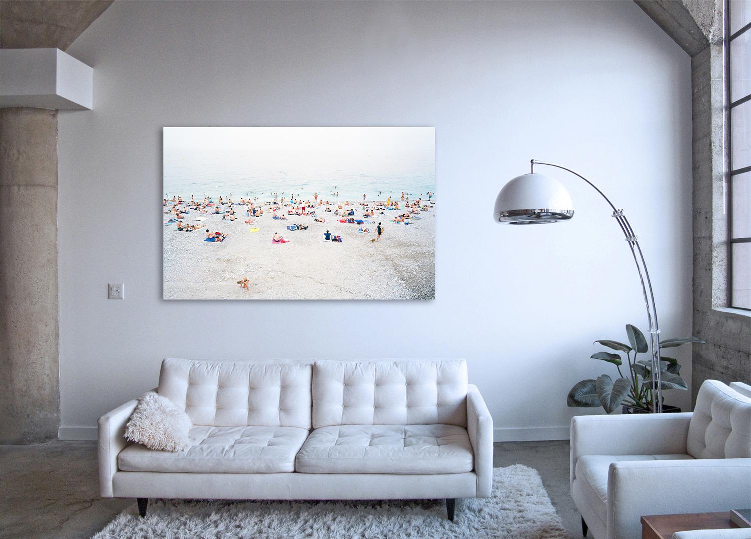 Nizza – Großformatfotografie einer Sommer- Strandszene in Südfrankreich (Zeitgenössisch), Photograph, von Frank Schott