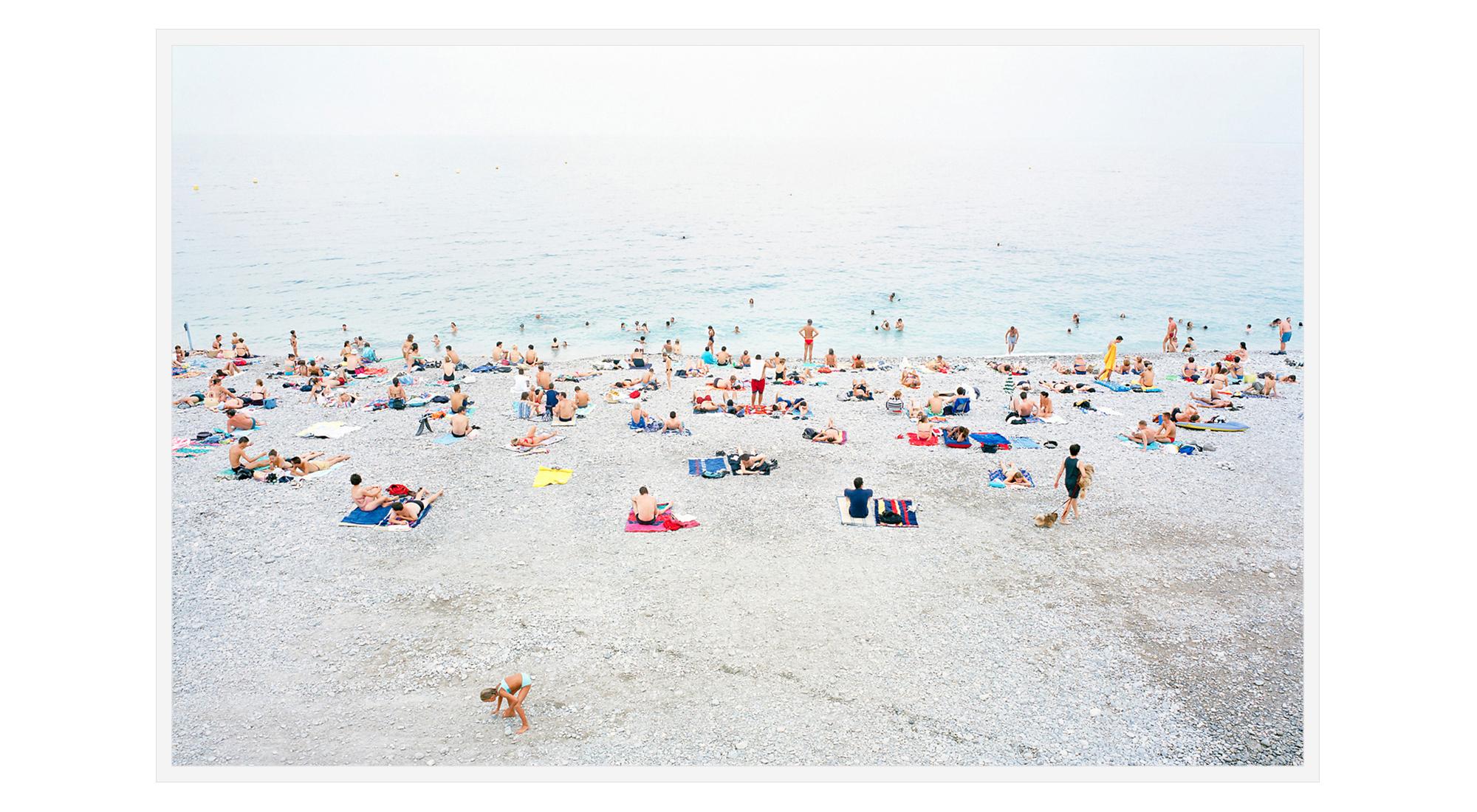Nizza - grande photographie encadrée d
une scène de plage d
été dans le sud de la France