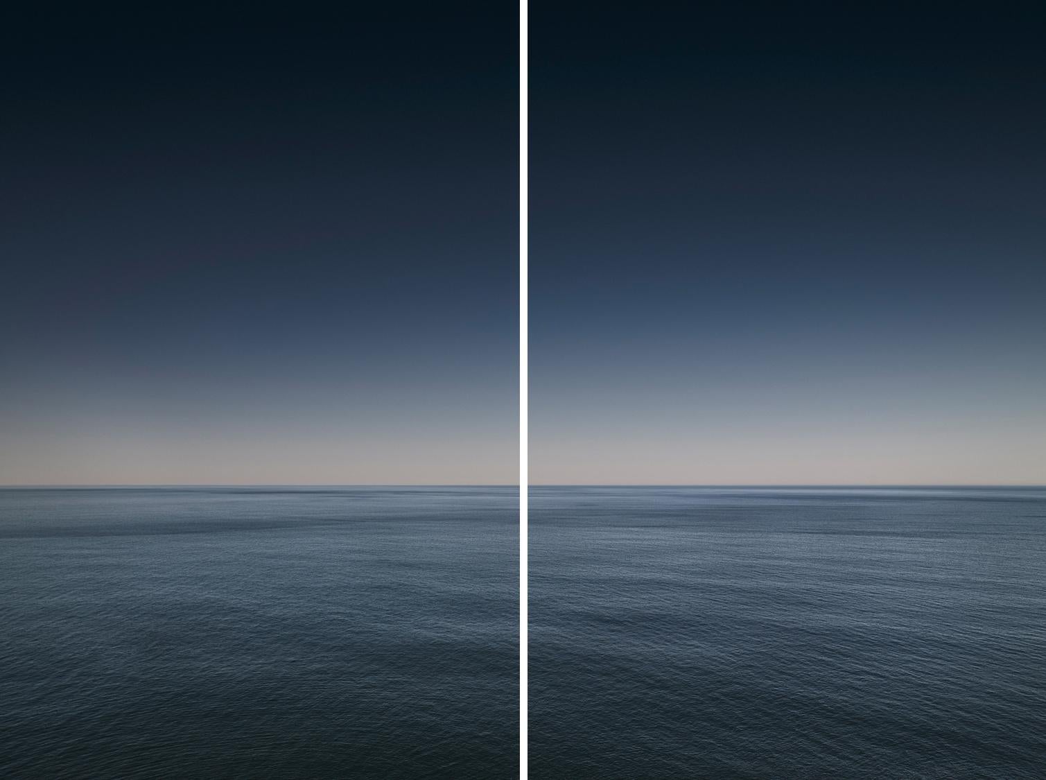 Abstract Print Frank Schott - Paysage marin I Diptyque - photographie abstraite de l'horizon des nuages en aquarelle