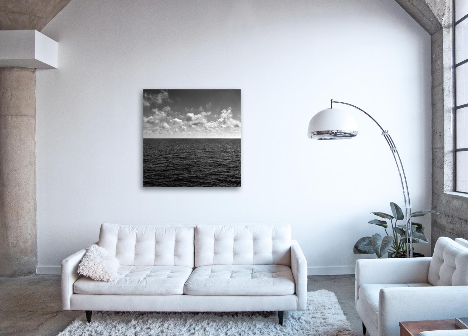 Seascape VII - Großformatiges Foto von Wolkenformationen und spiegelndem Meer (Zeitgenössisch), Photograph, von Frank Schott