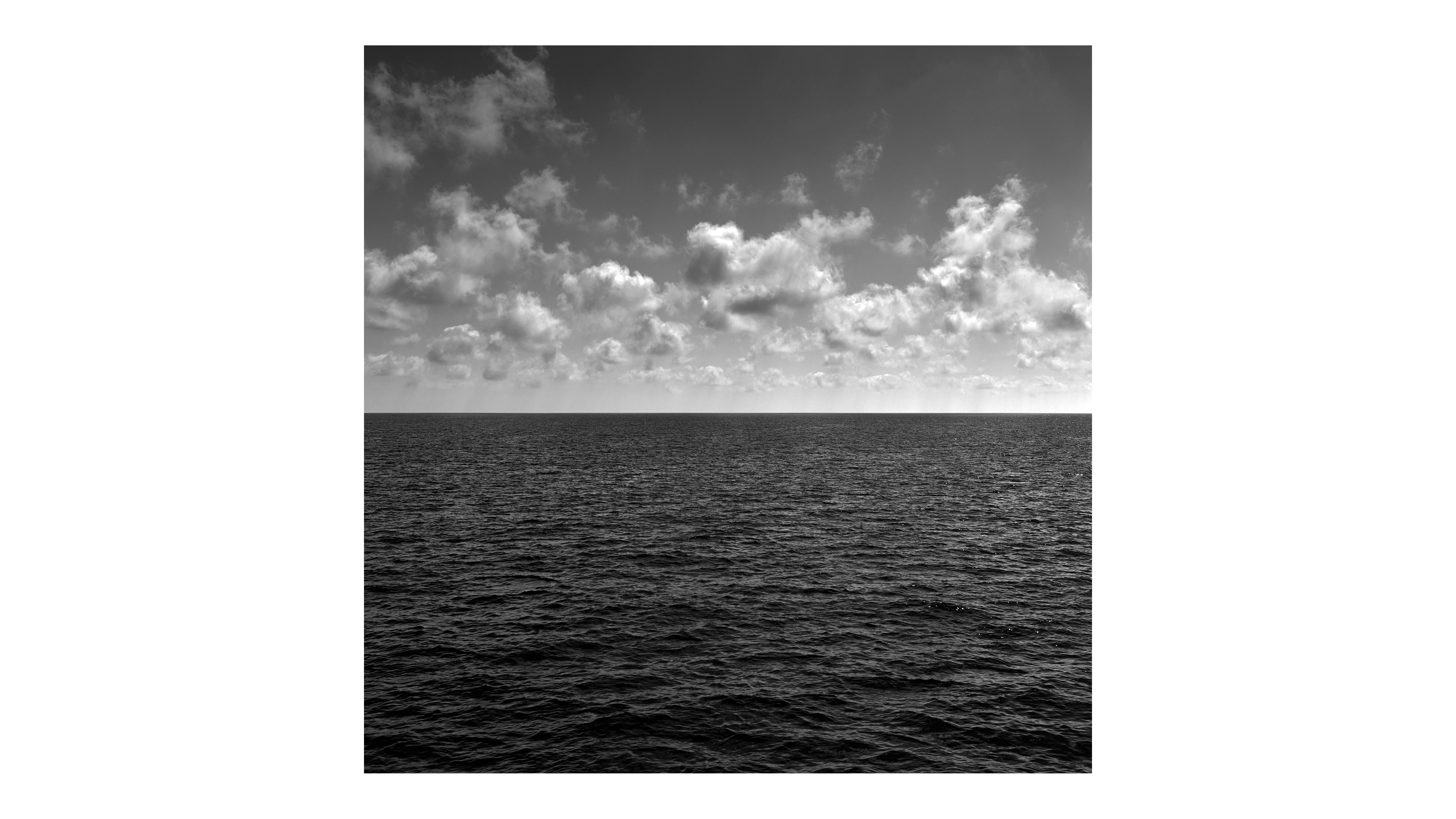 großformatiges Originalfoto von dramatischen Wolkenformationen und spiegelndem Meer

SEASCAPE VII von Frank Schott

58 x 58 Zoll ( 147 x 147cm )
signierte Auflage von 7 Stück

48 x 48 Zoll (122 x 122 cm)
signierte Auflage von 7 Stück


archivfähiger