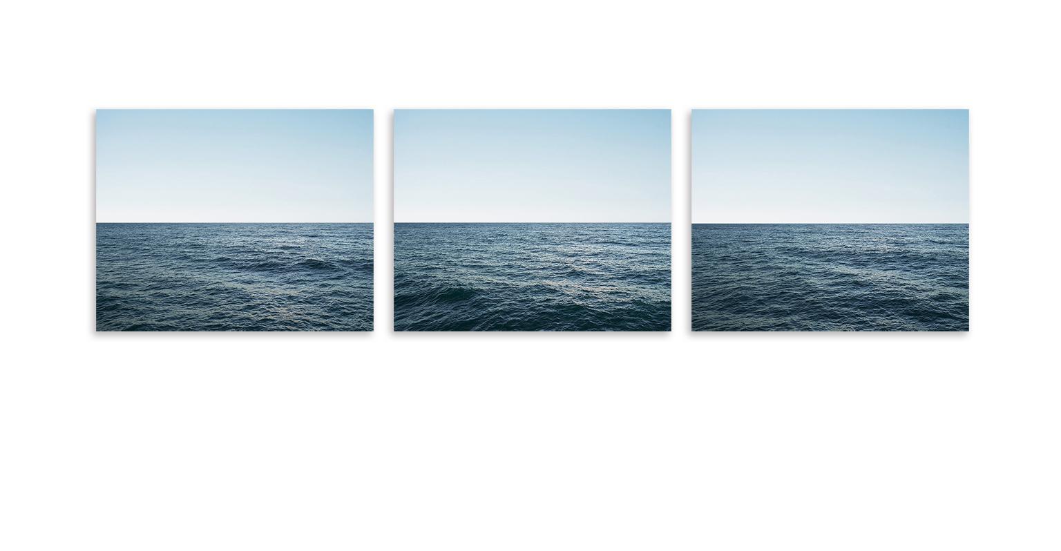 Frank Schott Color Photograph – Seascape Xl Triptychon - Großformatfotografien mit blauer Wasseroberfläche + Horizont + Horizont