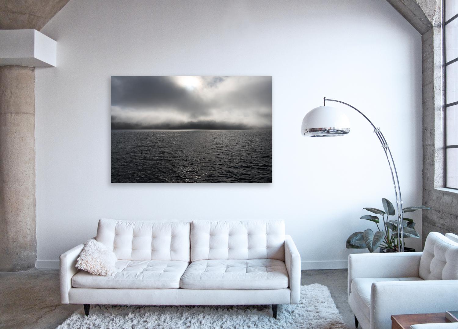 Seascape XV - fotografia di grande formato di superficie d'acqua monocromatica e nuvole - Print Contemporaneo di Frank Schott