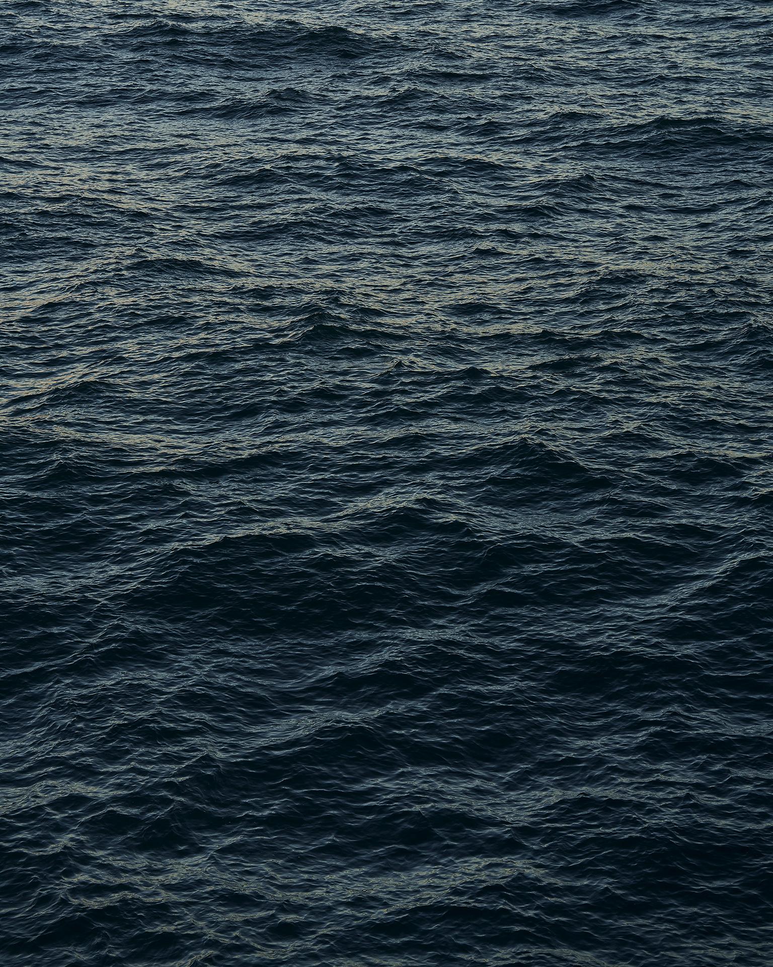 Landscape Photograph Frank Schott - Seascape XVII - photographie grand format d'une surface océanique envoûtante