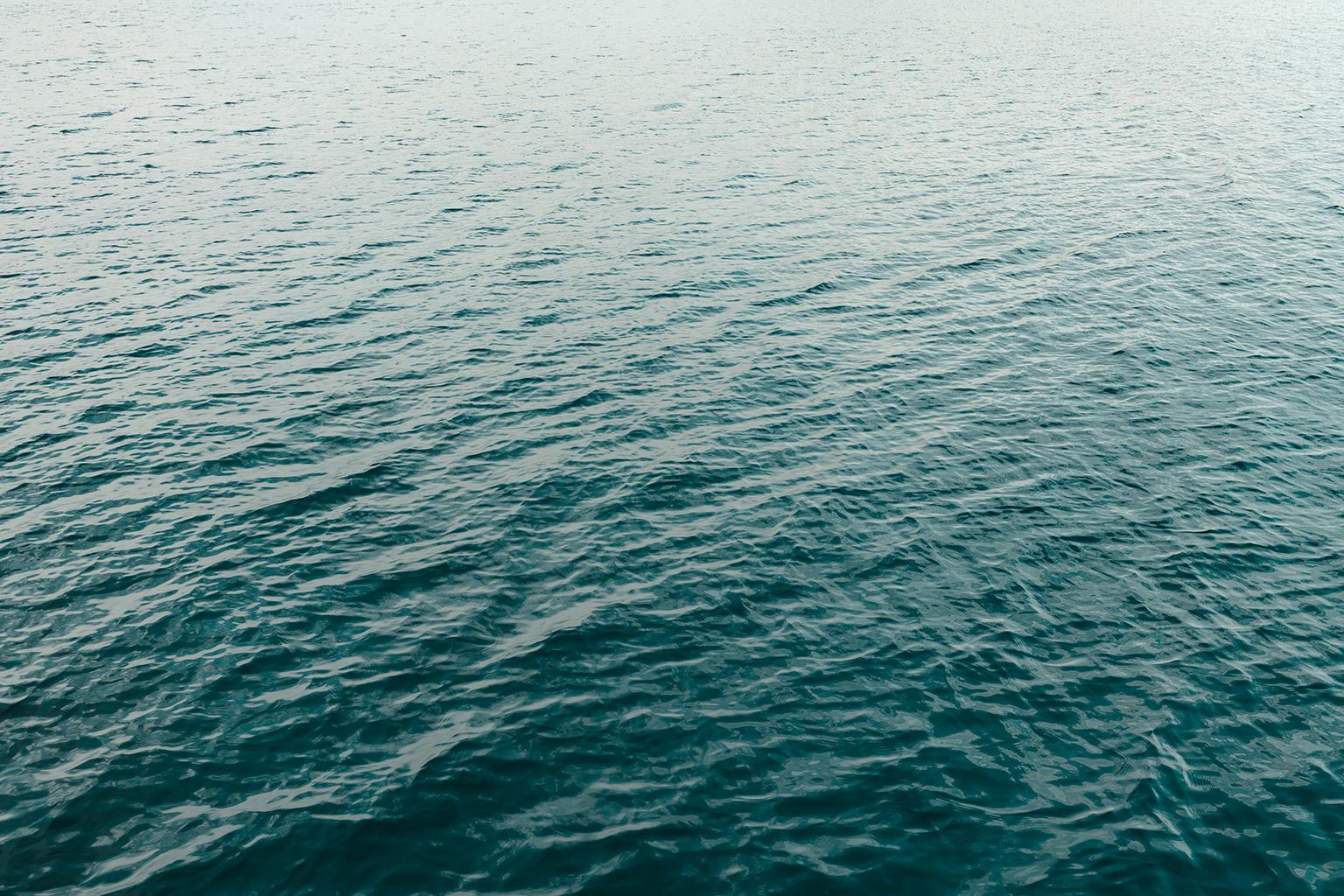 Seascape XVIII - Diptyque - photographie abstraite de l'eau couleur nuage horizon en vente 1