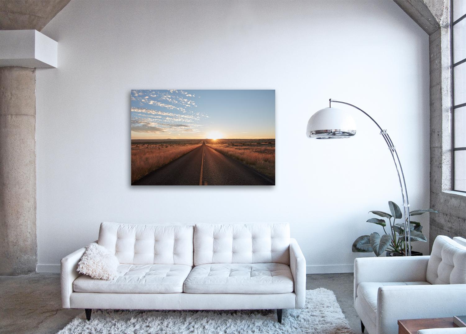 Marfa { The Road } - photographie à grande échelle d'une route sans fin et d'un horizon au coucher du soleil - Photograph de Frank Schott