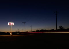 SÍ - Fotografía en formato XXL de la señal conceptual de mensaje motivador por la noche