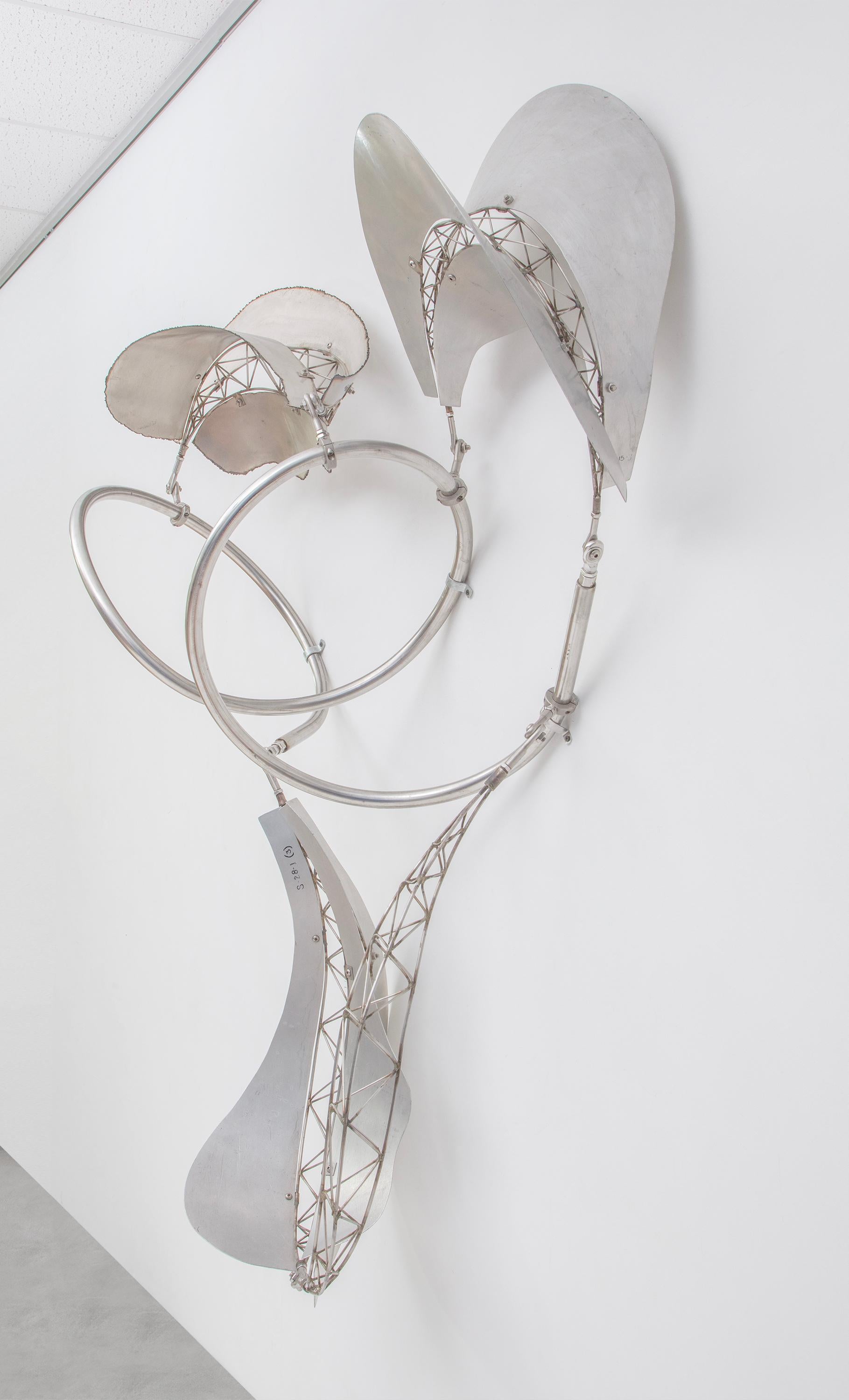 Dadap - Sculpture de Frank Stella
